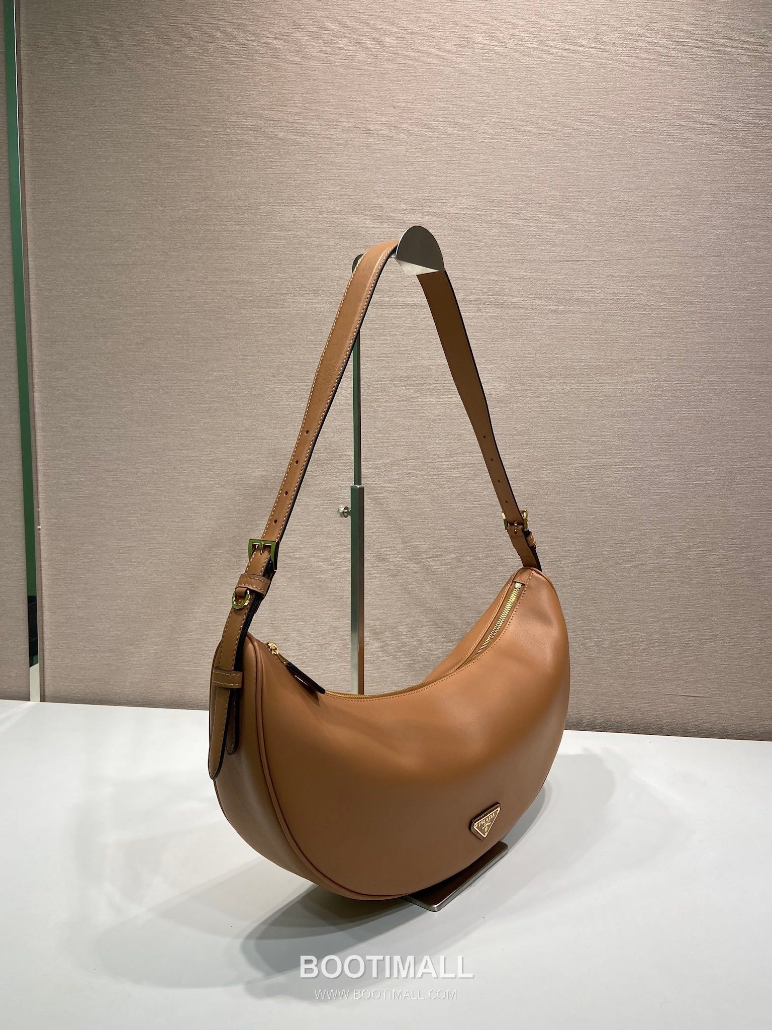 Prada Calfskin Leather Crescent Hobo Bag with Adjustable Strap and Curved Design 프라다 카프스킨 가죽 크레센트 스트랩 호보백 1BC255 42cm 2