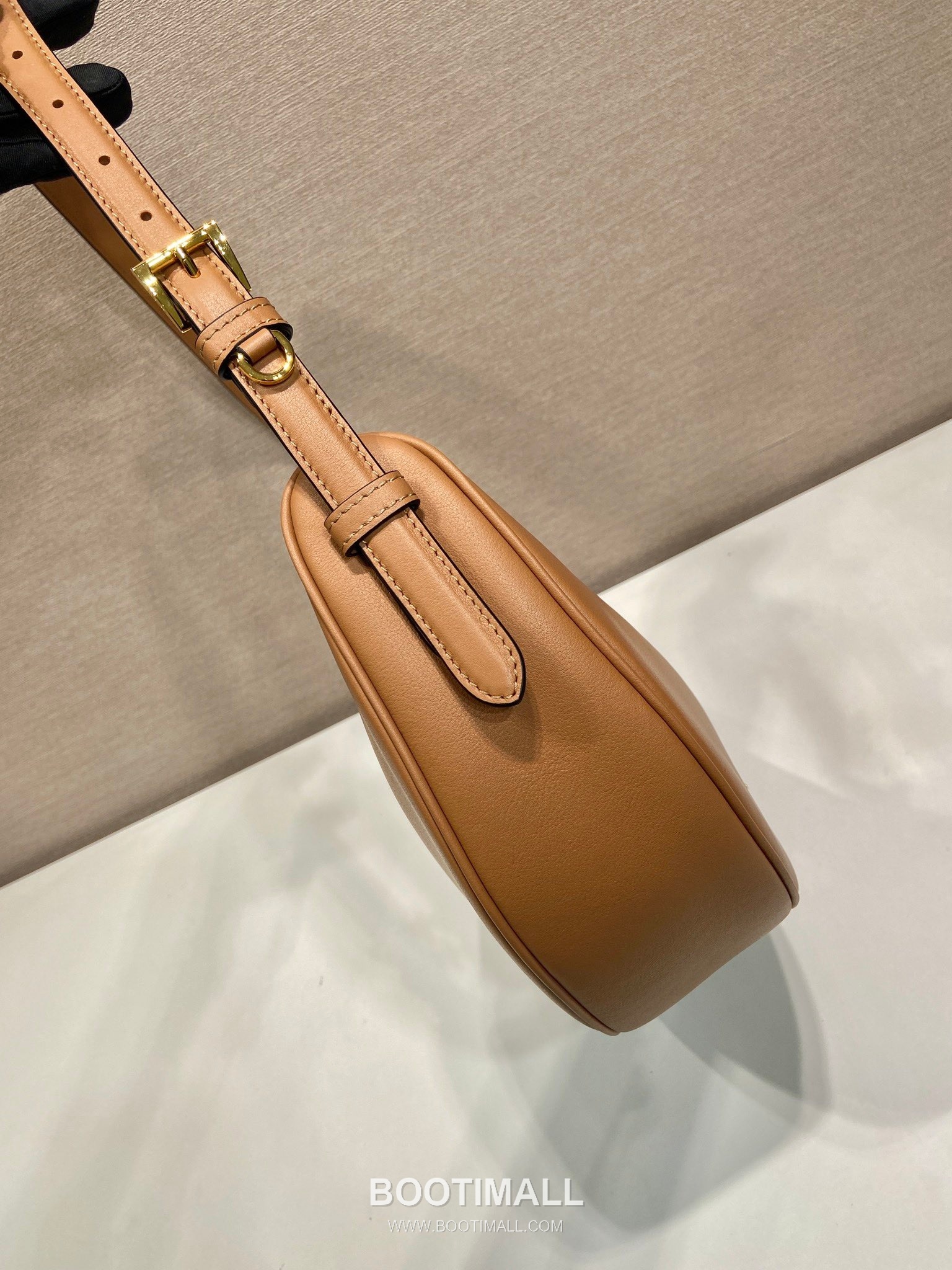 Prada Calfskin Leather Crescent Hobo Bag with Adjustable Strap and Curved Design 프라다 카프스킨 가죽 크레센트 스트랩 호보백 1BC255 42cm 5