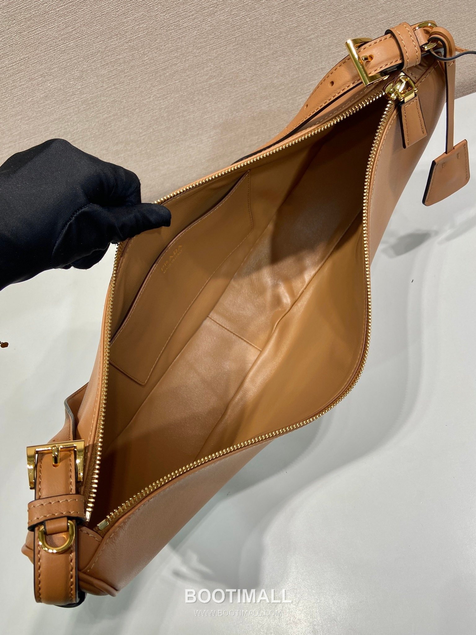 Prada Calfskin Leather Crescent Hobo Bag with Adjustable Strap and Curved Design 프라다 카프스킨 가죽 크레센트 스트랩 호보백 1BC255 42cm 8