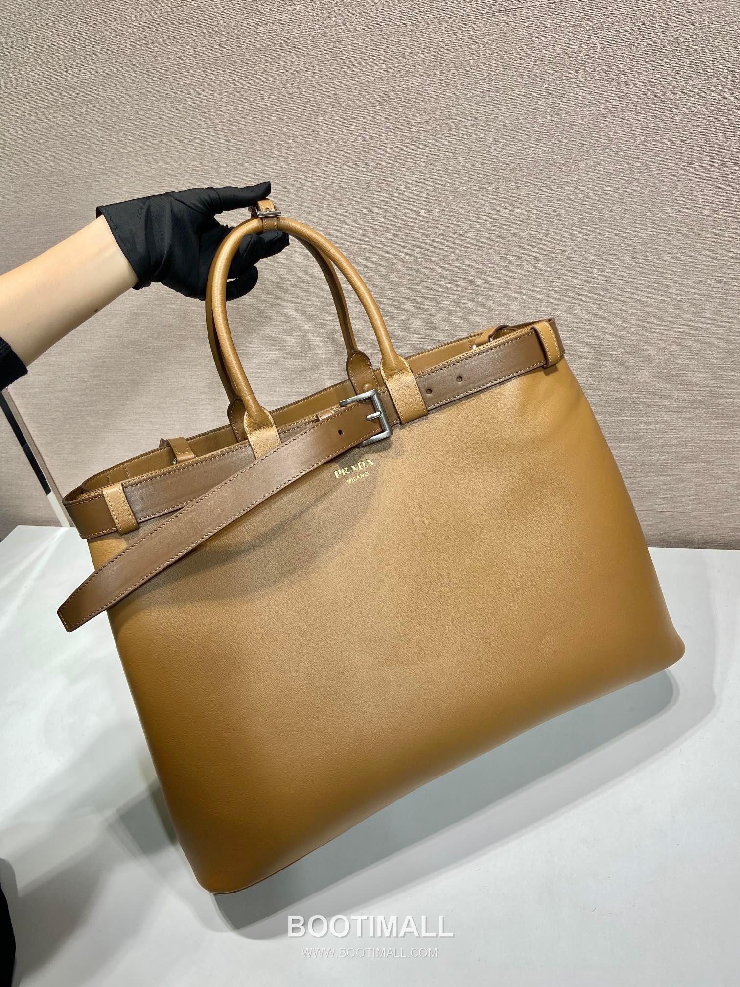 Prada Calfskin Leather Extra Large Tote Bag with Triple Compartment and Adjustable Strap 프라다 카프스킨 가죽 트리플 컴파트먼트 스트랩 토트백 1BG126 48cm 3