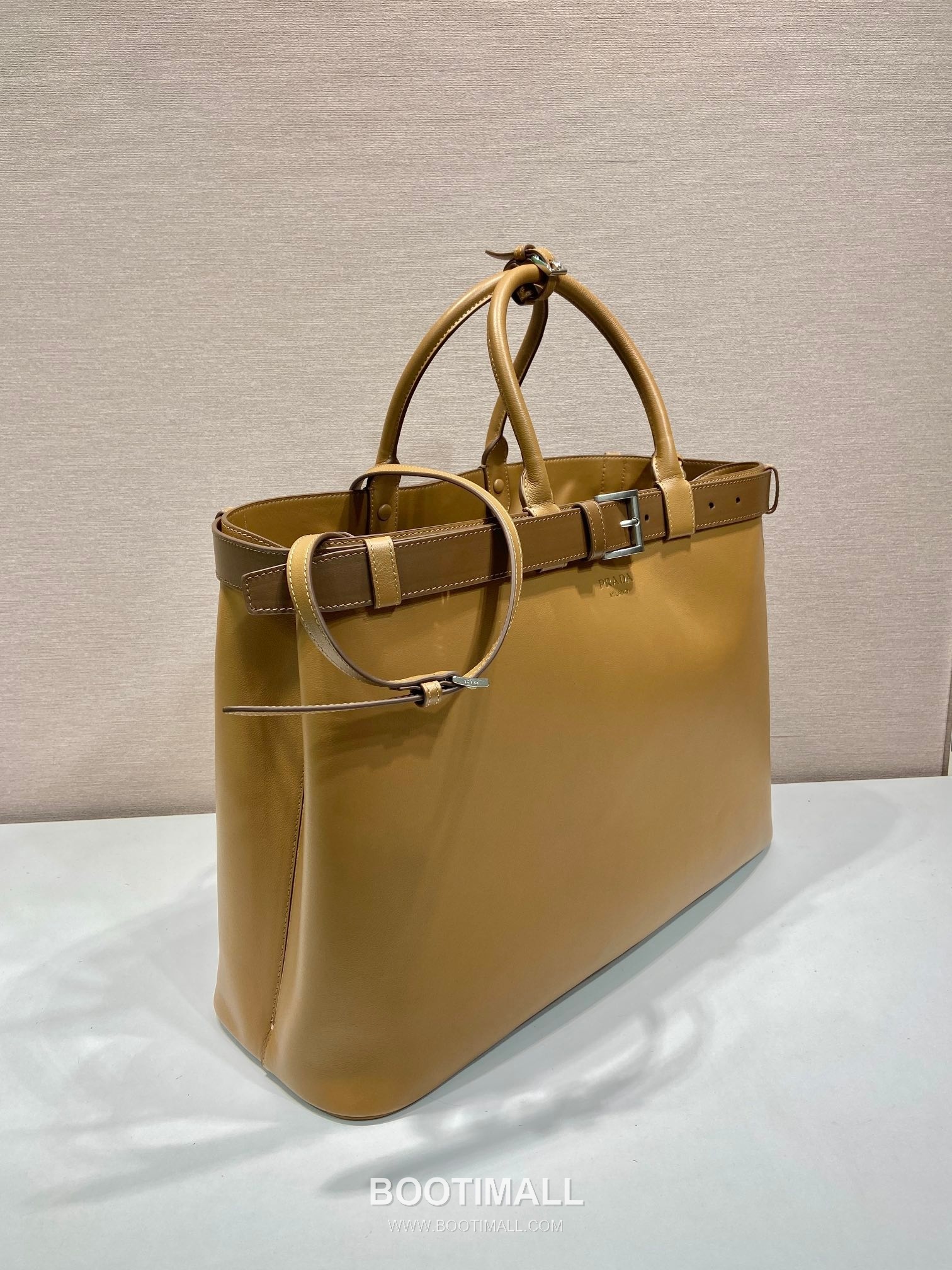 Prada Calfskin Leather Extra Large Tote Bag with Triple Compartment and Adjustable Strap 프라다 카프스킨 가죽 트리플 컴파트먼트 스트랩 토트백 1BG126 48cm 4