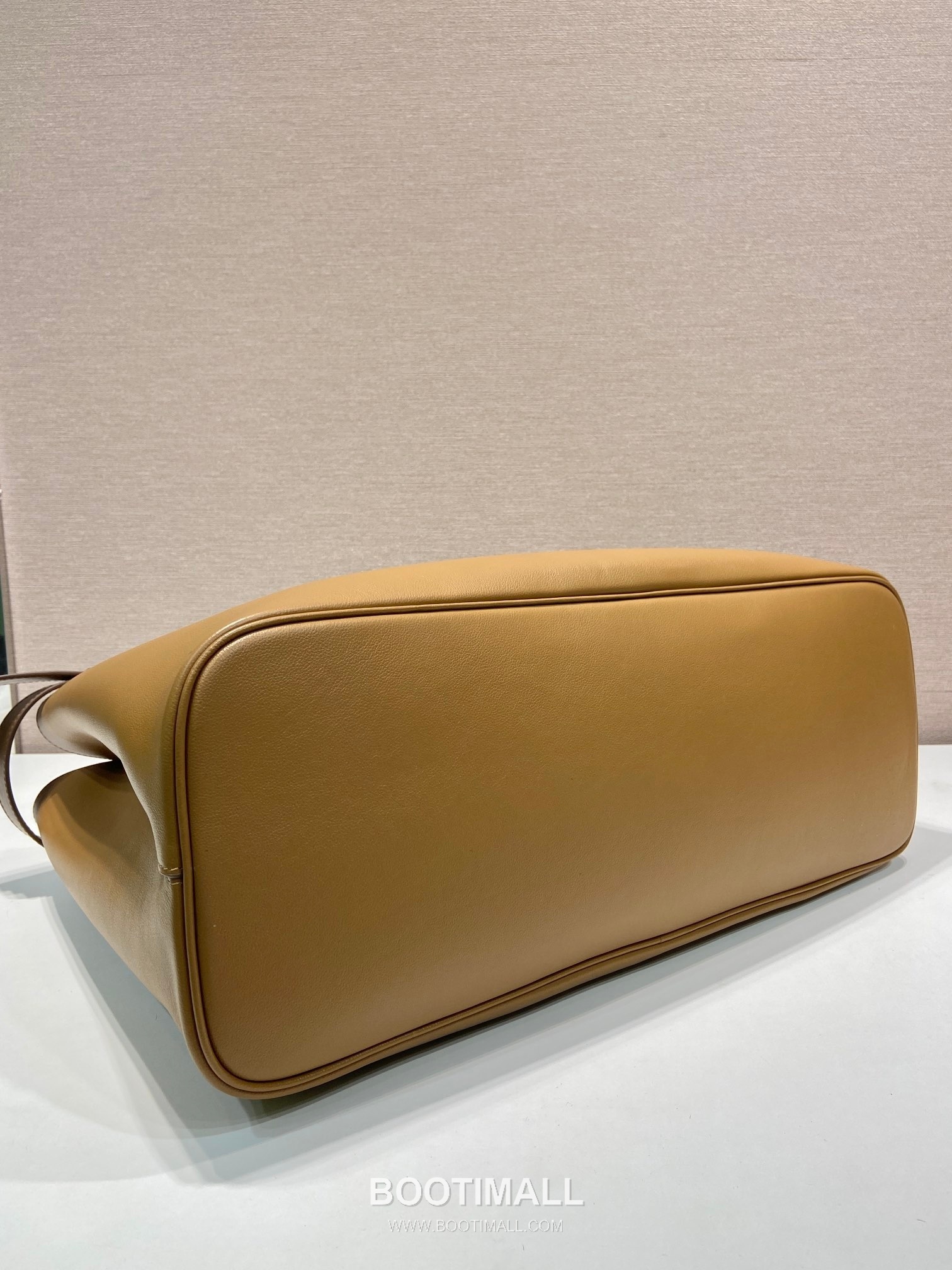 Prada Calfskin Leather Extra Large Tote Bag with Triple Compartment and Adjustable Strap 프라다 카프스킨 가죽 트리플 컴파트먼트 스트랩 토트백 1BG126 48cm 7