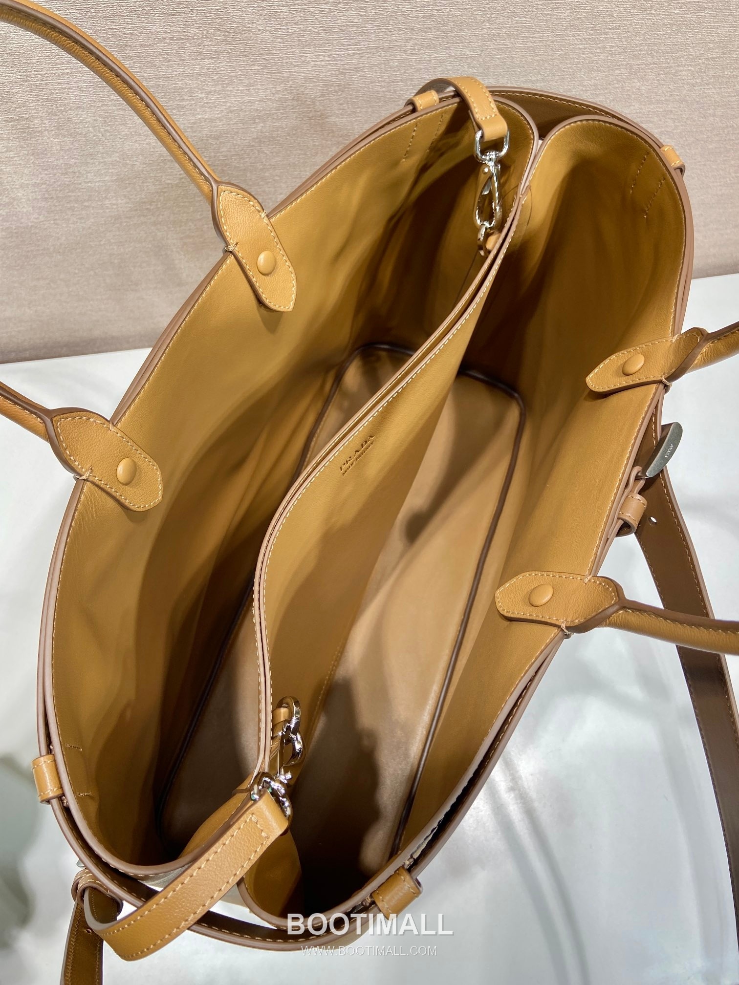 Prada Calfskin Leather Extra Large Tote Bag with Triple Compartment and Adjustable Strap 프라다 카프스킨 가죽 트리플 컴파트먼트 스트랩 토트백 1BG126 48cm 9