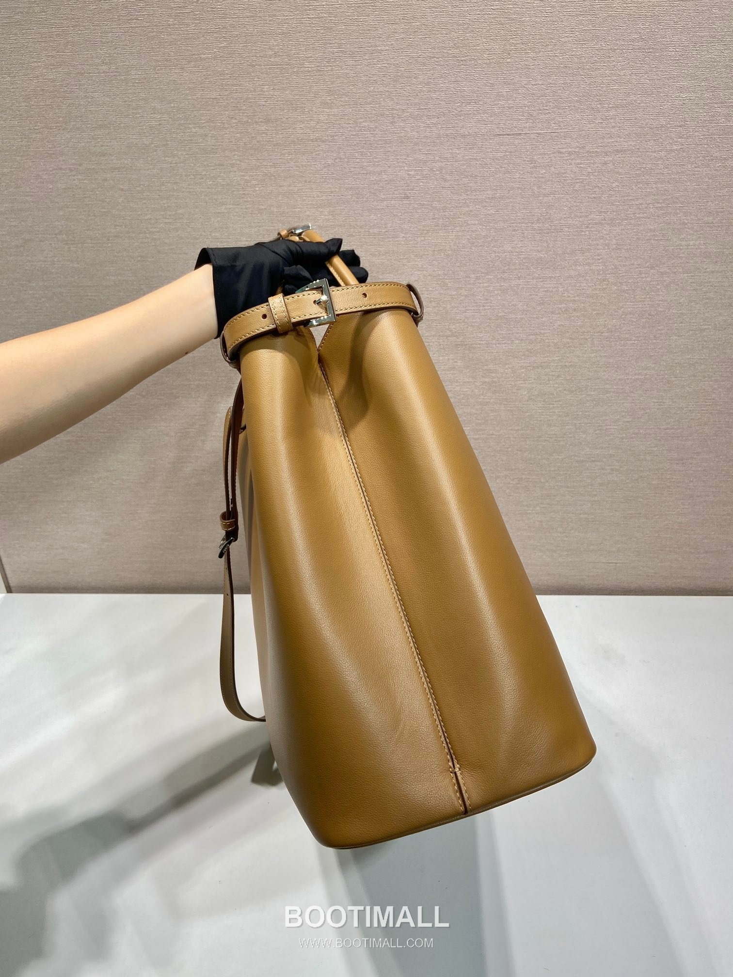 Prada Calfskin Leather Extra Large Tote Bag with Triple Compartment and Adjustable Strap 프라다 카프스킨 가죽 트리플 컴파트먼트 스트랩 토트백 1BG126 48cm 5