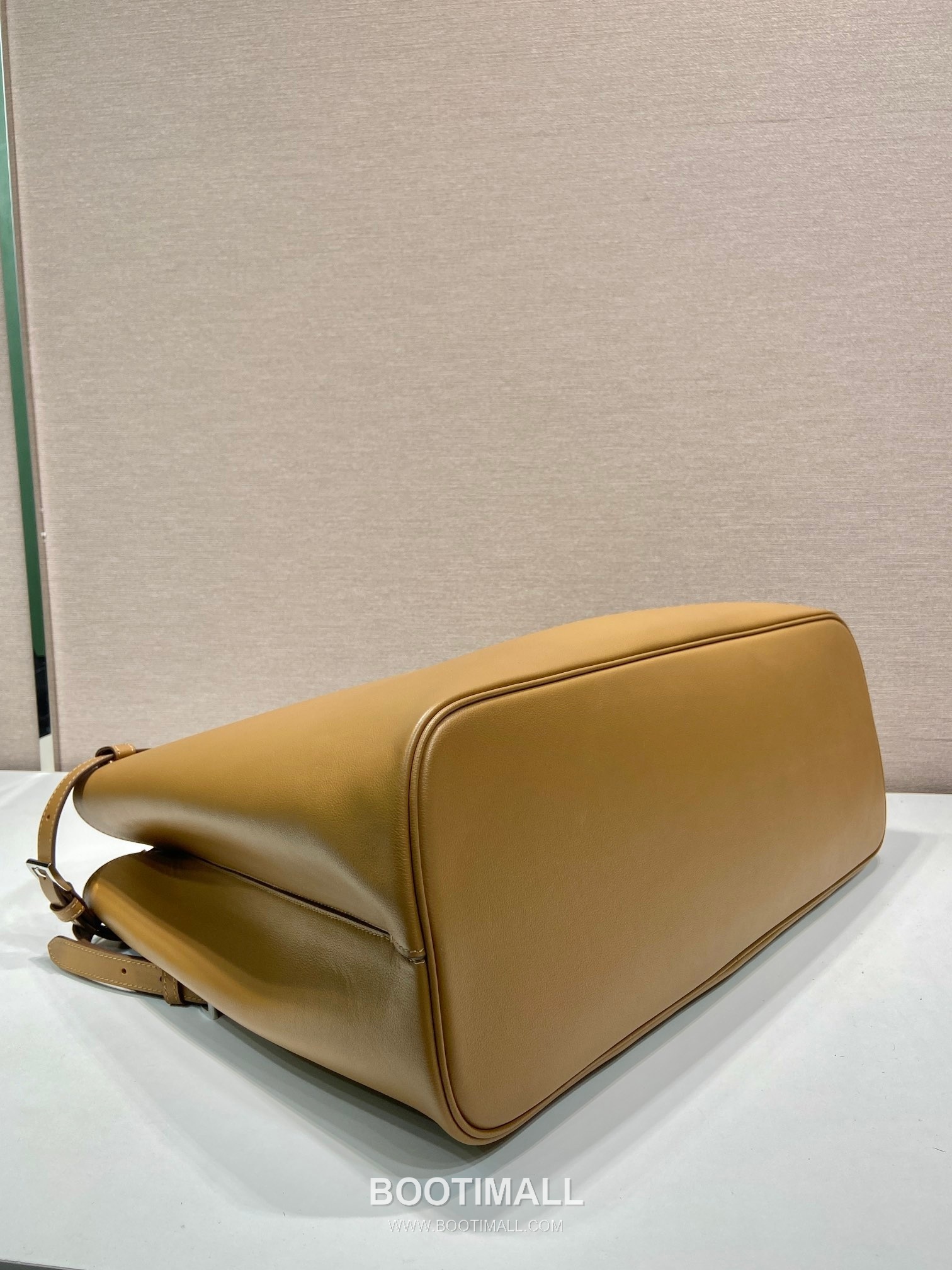 Prada Calfskin Leather Extra Large Tote Bag with Triple Compartment and Adjustable Strap 프라다 카프스킨 가죽 트리플 컴파트먼트 스트랩 토트백 1BG126 48cm 6