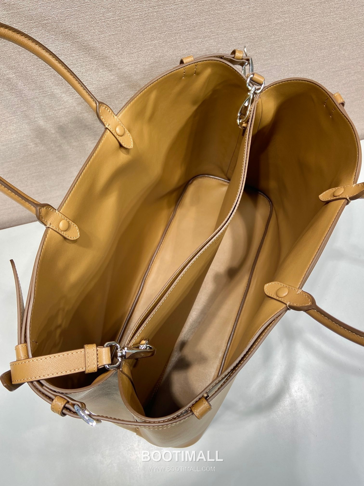 Prada Calfskin Leather Extra Large Tote Bag with Triple Compartment and Adjustable Strap 프라다 카프스킨 가죽 트리플 컴파트먼트 스트랩 토트백 1BG126 48cm 8