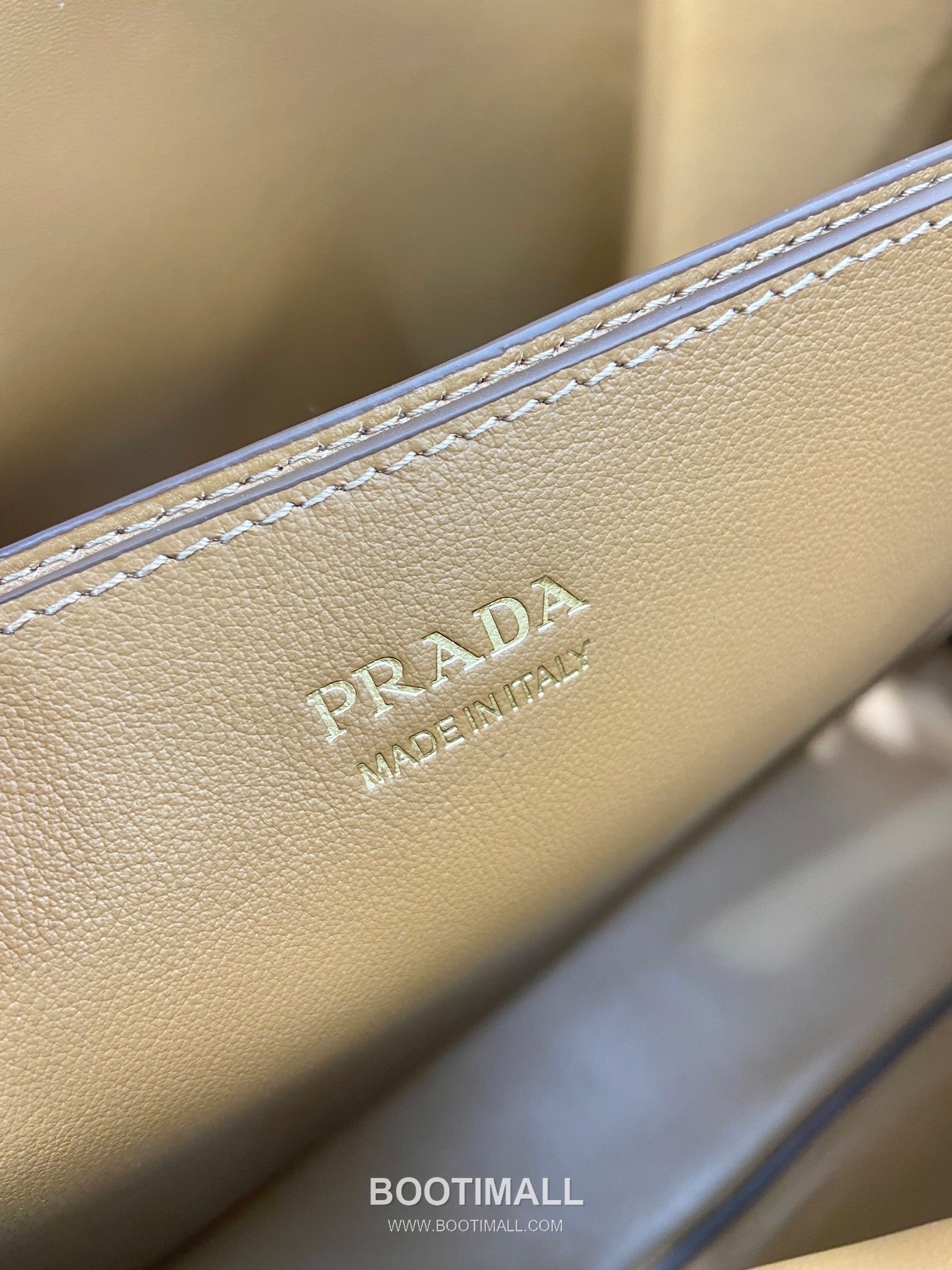 Prada Calfskin Leather Extra Large Tote Bag with Triple Compartment and Adjustable Strap 프라다 카프스킨 가죽 트리플 컴파트먼트 스트랩 토트백 1BG126 48cm 9