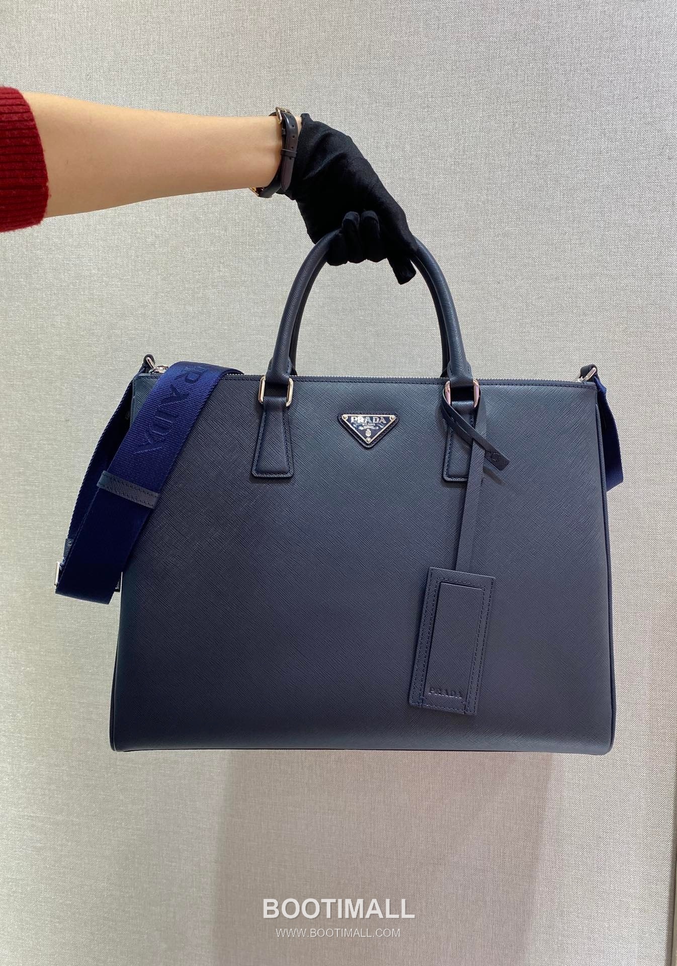 Prada Calfskin Leather Tote Bag with Zip Compartments and Nylon Strap 프라다 카프스킨 가죽 지퍼 컴파트먼트 나일론 스트랩 토트백 2VG061 39cm 1