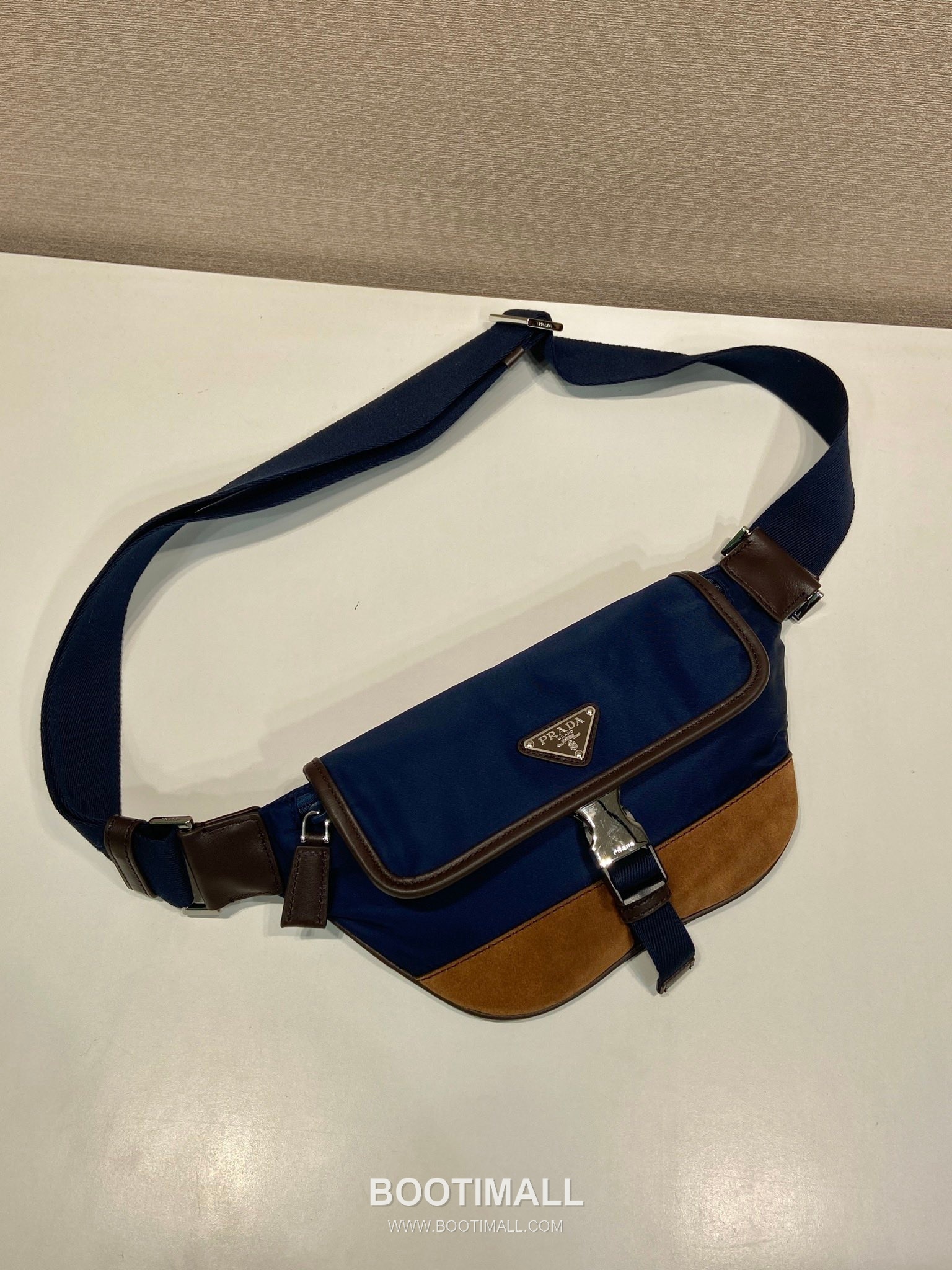 Prada Nylon Belt Bag with Leather Trim and Buckle Detail 프라다 나일론 가죽 트림 버클 디테일 벨트백 2VH176 18cm 2