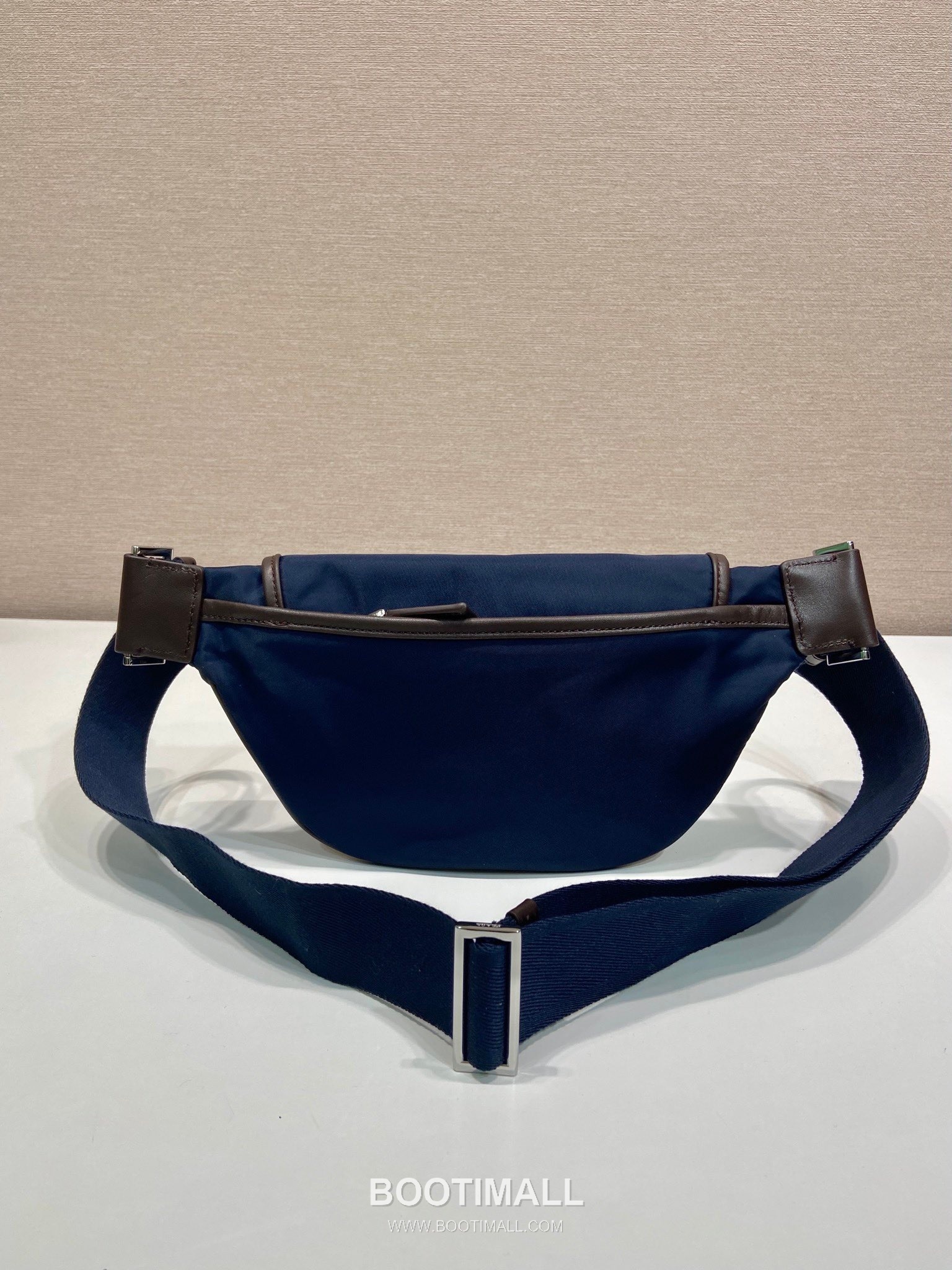 Prada Nylon Belt Bag with Leather Trim and Buckle Detail 프라다 나일론 가죽 트림 버클 디테일 벨트백 2VH176 18cm 4