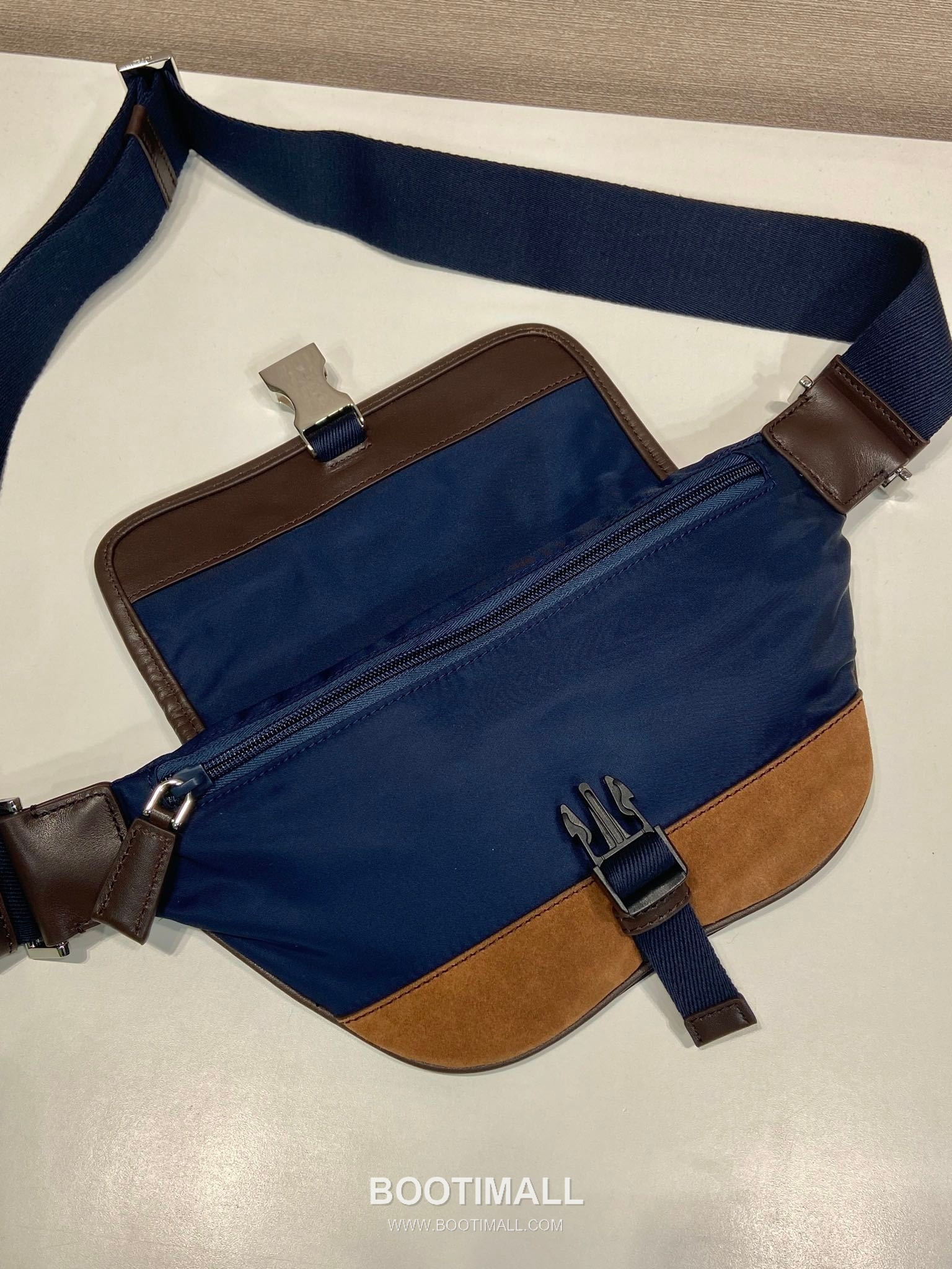 Prada Nylon Belt Bag with Leather Trim and Buckle Detail 프라다 나일론 가죽 트림 버클 디테일 벨트백 2VH176 18cm 6