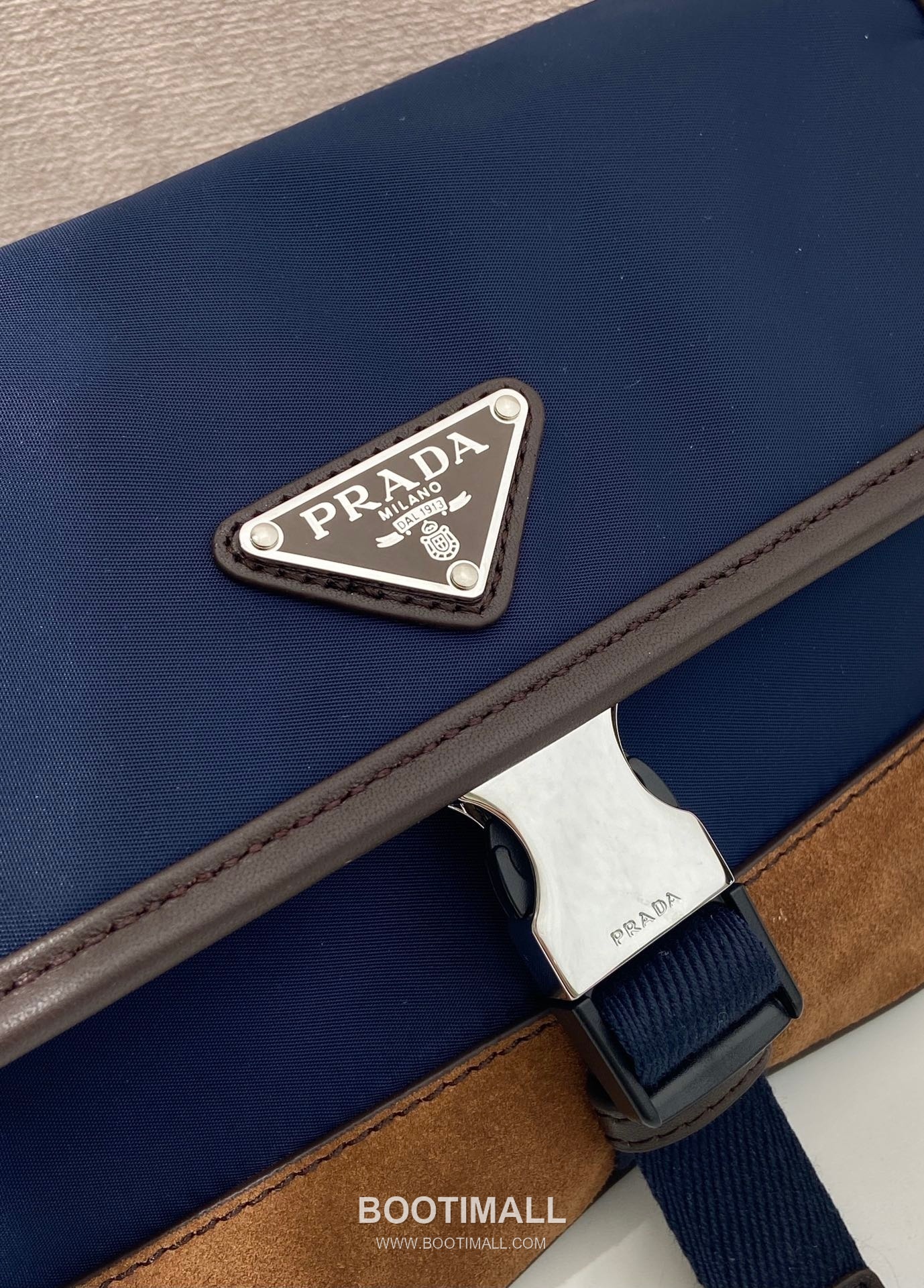 Prada Nylon Belt Bag with Leather Trim and Buckle Detail 프라다 나일론 가죽 트림 버클 디테일 벨트백 2VH176 18cm 7