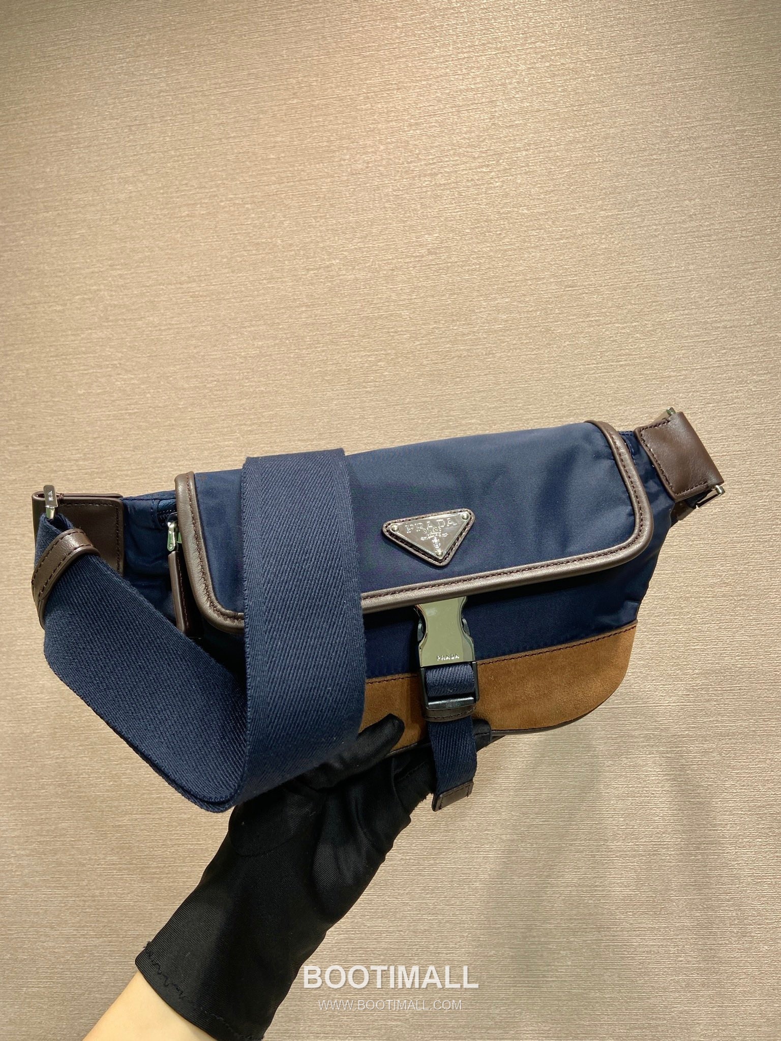 Prada Nylon Belt Bag with Leather Trim and Buckle Detail 프라다 나일론 가죽 트림 버클 디테일 벨트백 2VH176 18cm 10