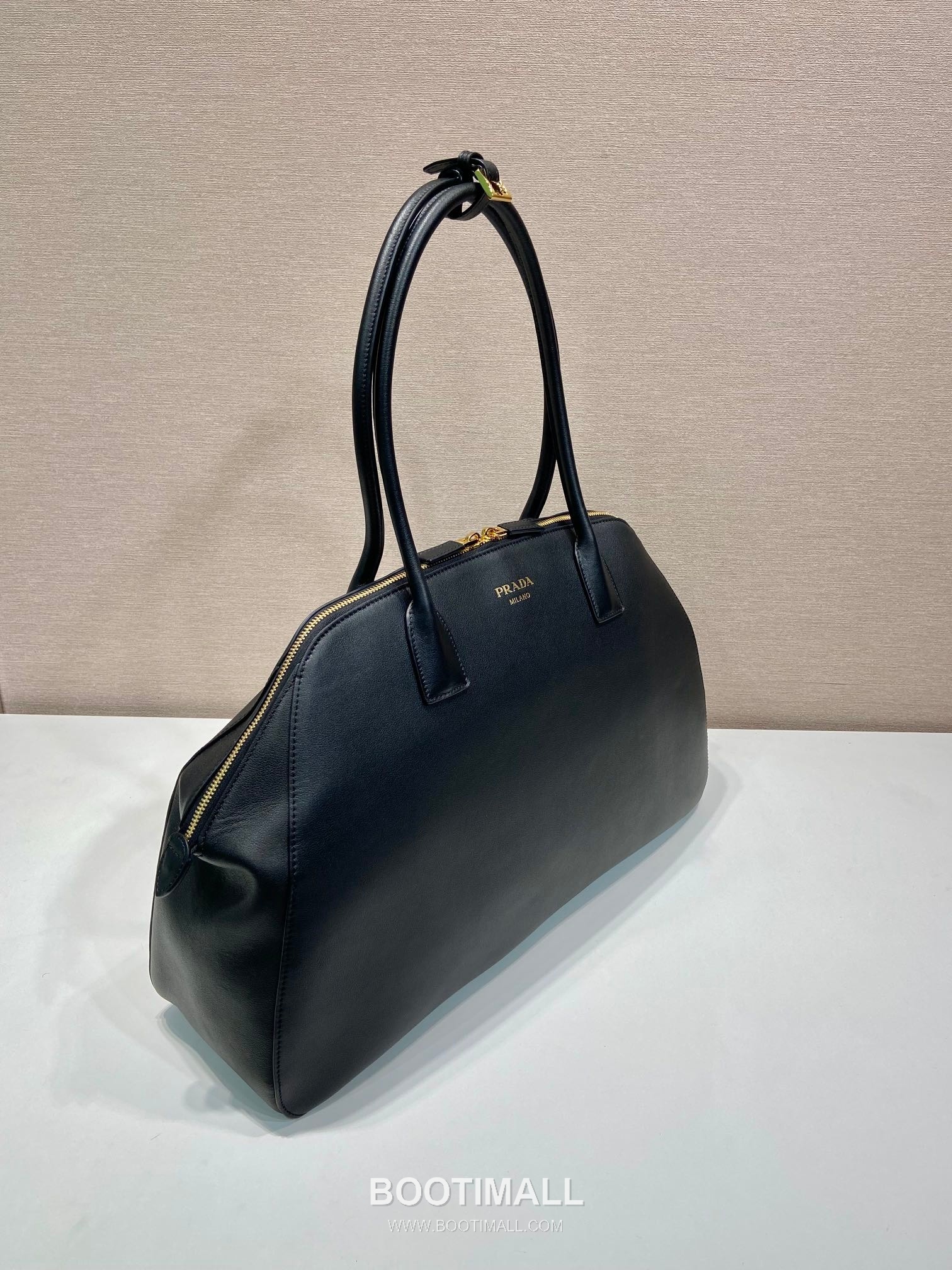 Prada Calfskin Leather Shoulder Tote Bag with Triple Inner Pocket and Metal Logo 프라다 카프스킨 가죽 트리플 포켓 메탈 로고 숄더 토트백 1BG506 48cm 3