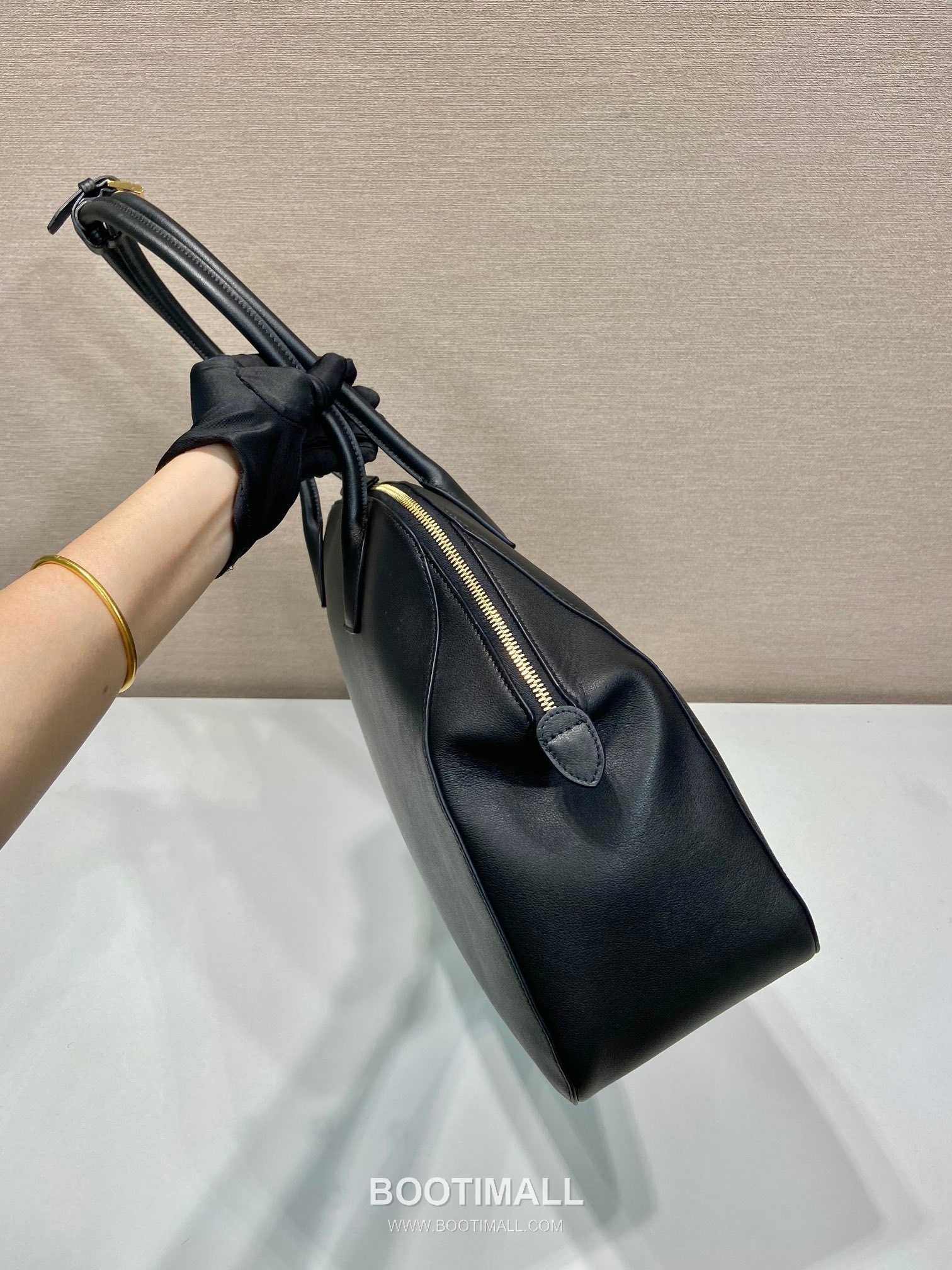 Prada Calfskin Leather Shoulder Tote Bag with Triple Inner Pocket and Metal Logo 프라다 카프스킨 가죽 트리플 포켓 메탈 로고 숄더 토트백 1BG506 48cm 5
