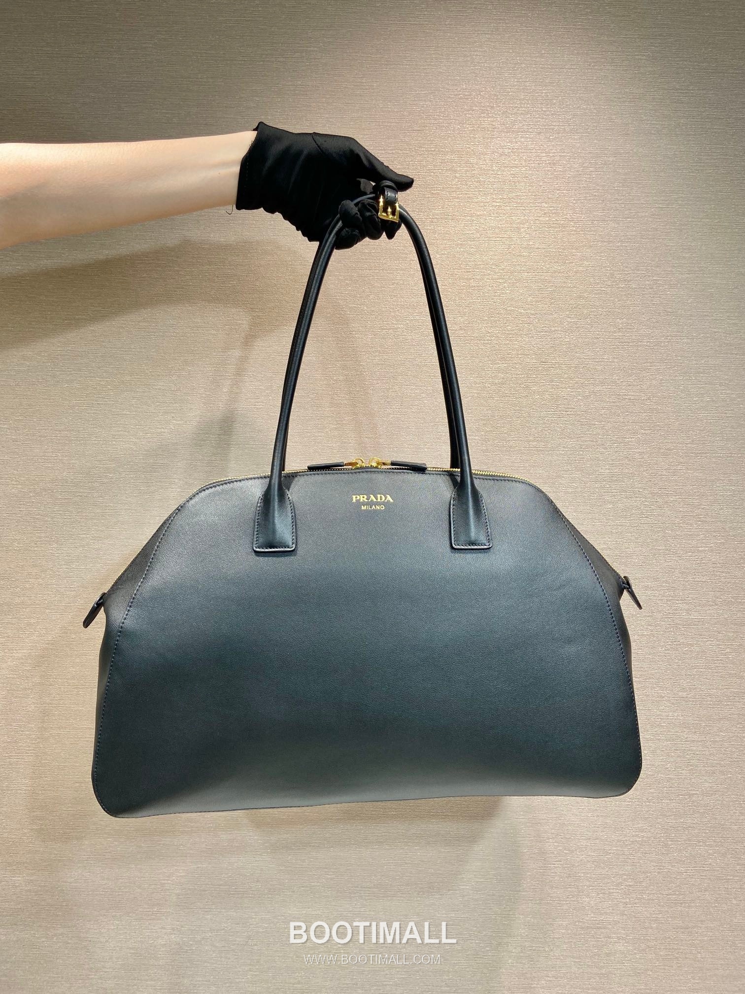 Prada Calfskin Leather Shoulder Tote Bag with Triple Inner Pocket and Metal Logo 프라다 카프스킨 가죽 트리플 포켓 메탈 로고 숄더 토트백 1BG506 48cm 10