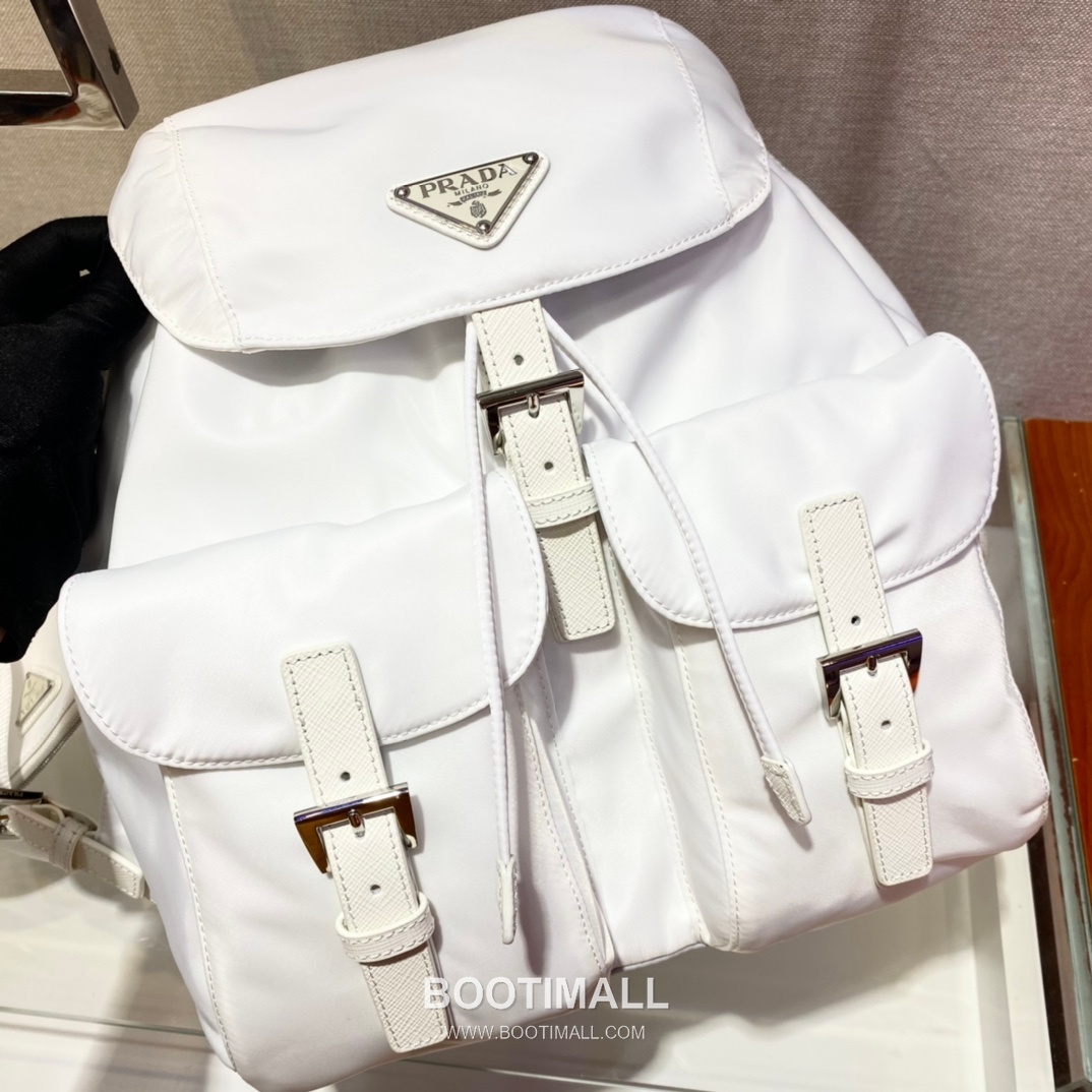 Prada Nylon Backpack with Saffiano Leather Trim and Detachable Pouch 프라다 나일론 사피아노 트림 탈부착 파우치 백팩 1BZ811 30cm 3