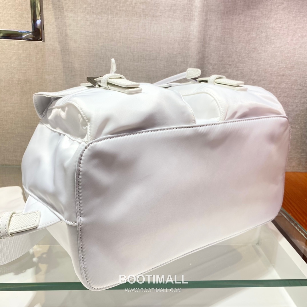 Prada Nylon Backpack with Saffiano Leather Trim and Detachable Pouch 프라다 나일론 사피아노 트림 탈부착 파우치 백팩 1BZ811 30cm 5