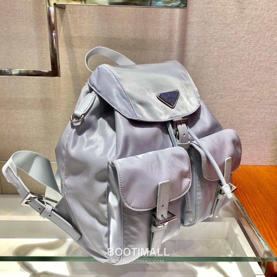 Prada Nylon Backpack with Saffiano Leather Trim and Detachable Pouch 프라다 나일론 사피아노 트림 탈부착 파우치 백팩 1BZ811 30cm 2