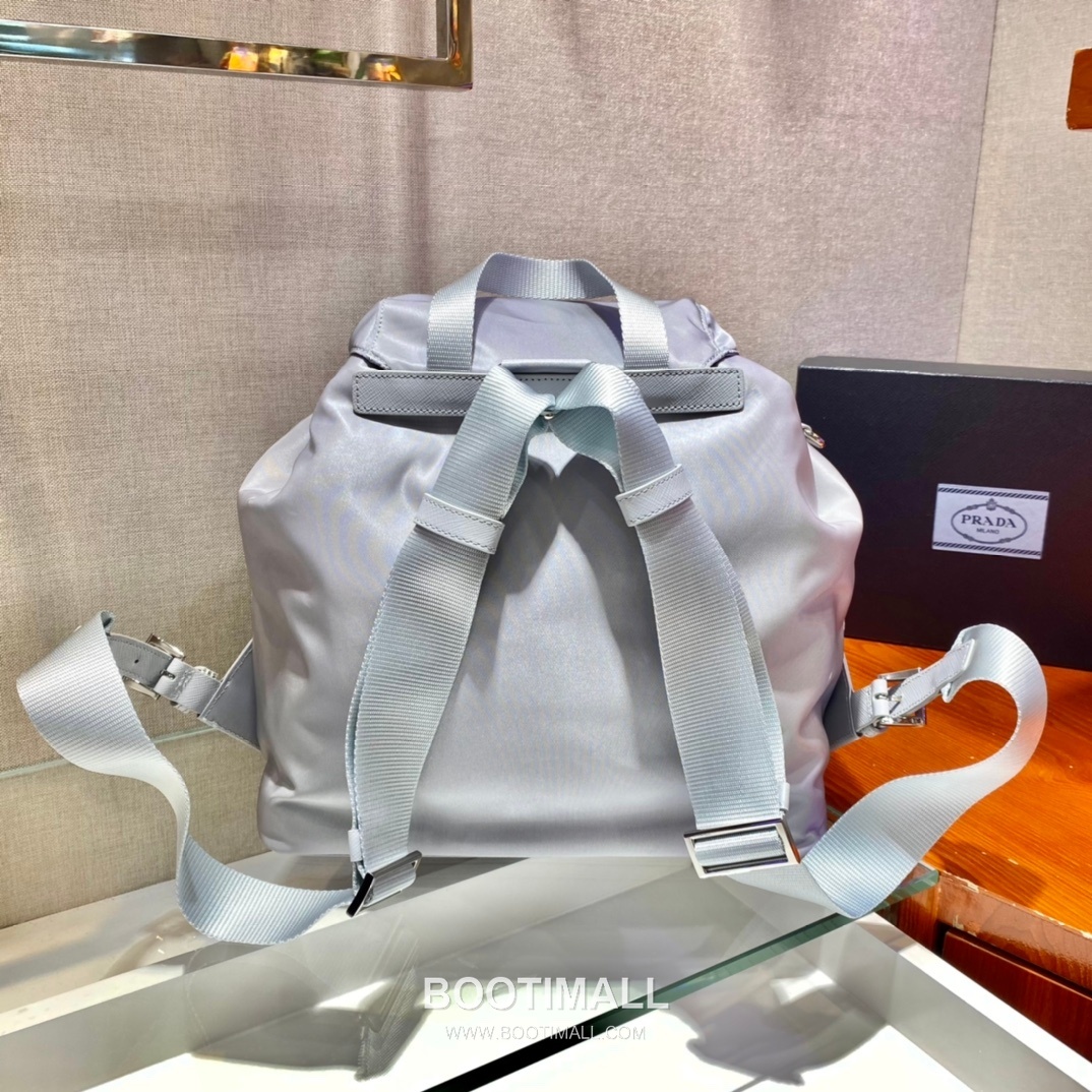 Prada Nylon Backpack with Saffiano Leather Trim and Detachable Pouch 프라다 나일론 사피아노 트림 탈부착 파우치 백팩 1BZ811 30cm 4