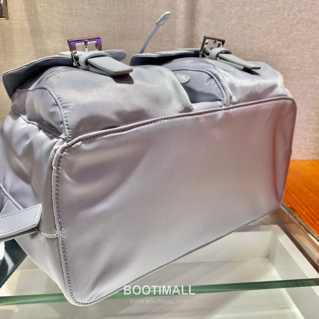 Prada Nylon Backpack with Saffiano Leather Trim and Detachable Pouch 프라다 나일론 사피아노 트림 탈부착 파우치 백팩 1BZ811 30cm 6