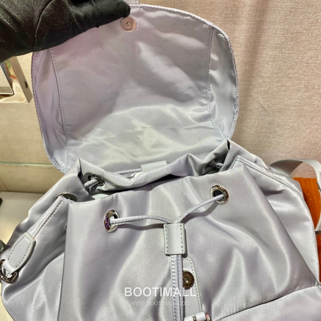 Prada Nylon Backpack with Saffiano Leather Trim and Detachable Pouch 프라다 나일론 사피아노 트림 탈부착 파우치 백팩 1BZ811 30cm 7