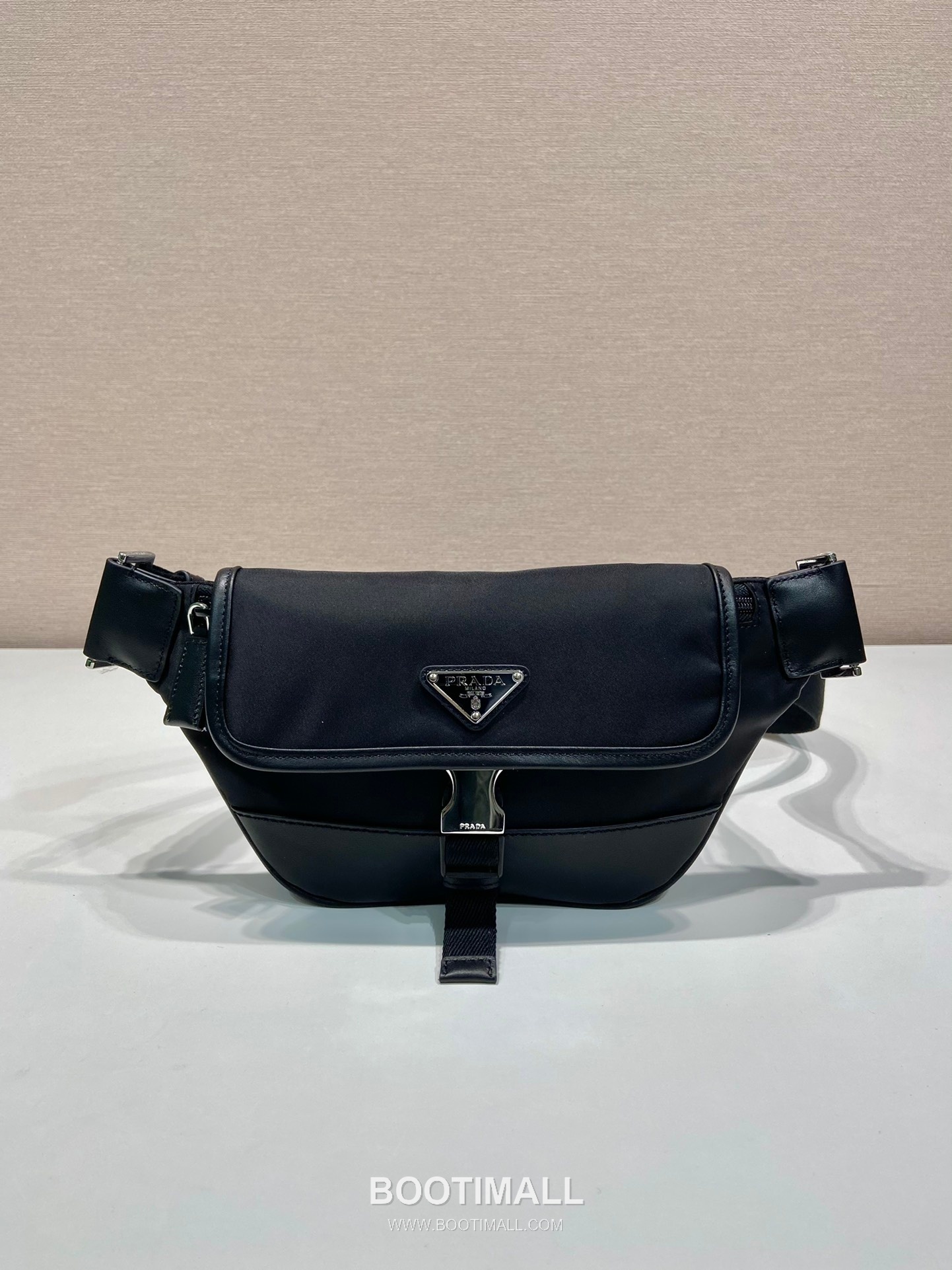 Prada Nylon Belt Bag with Leather Trim and Buckle Detail 프라다 나일론 가죽 트림 버클 디테일 벨트백 2VH176 18cm 1