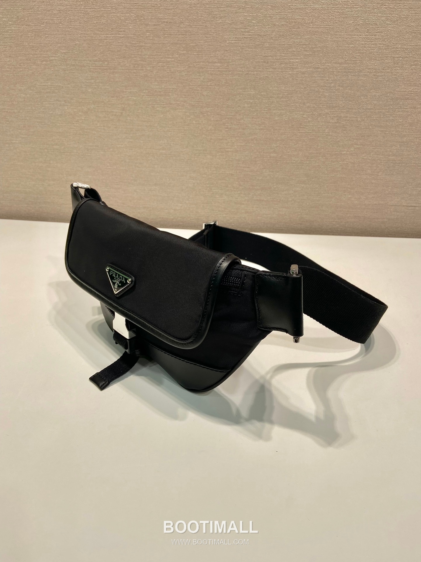 Prada Nylon Belt Bag with Leather Trim and Buckle Detail 프라다 나일론 가죽 트림 버클 디테일 벨트백 2VH176 18cm 3