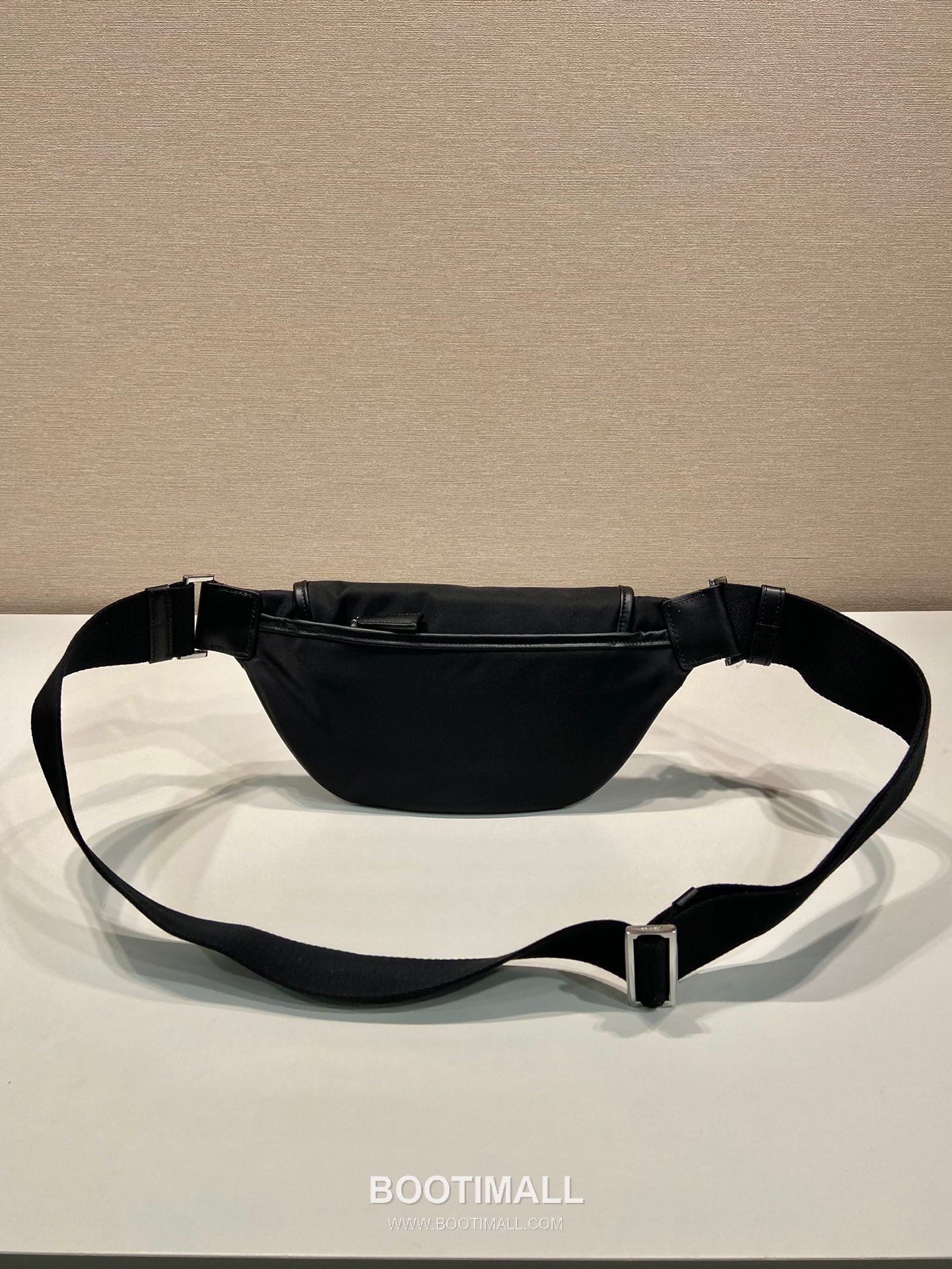 Prada Nylon Belt Bag with Leather Trim and Buckle Detail 프라다 나일론 가죽 트림 버클 디테일 벨트백 2VH176 18cm 4