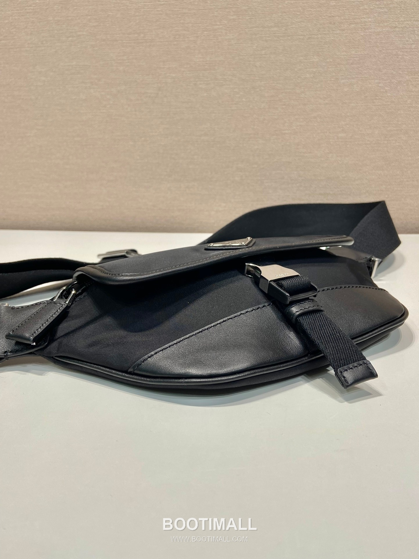 Prada Nylon Belt Bag with Leather Trim and Buckle Detail 프라다 나일론 가죽 트림 버클 디테일 벨트백 2VH176 18cm 5