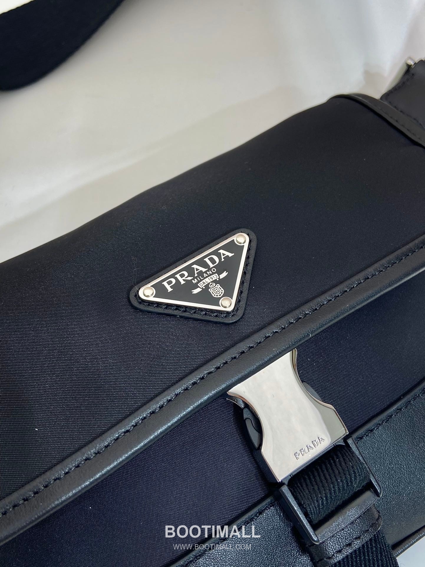 Prada Nylon Belt Bag with Leather Trim and Buckle Detail 프라다 나일론 가죽 트림 버클 디테일 벨트백 2VH176 18cm 6