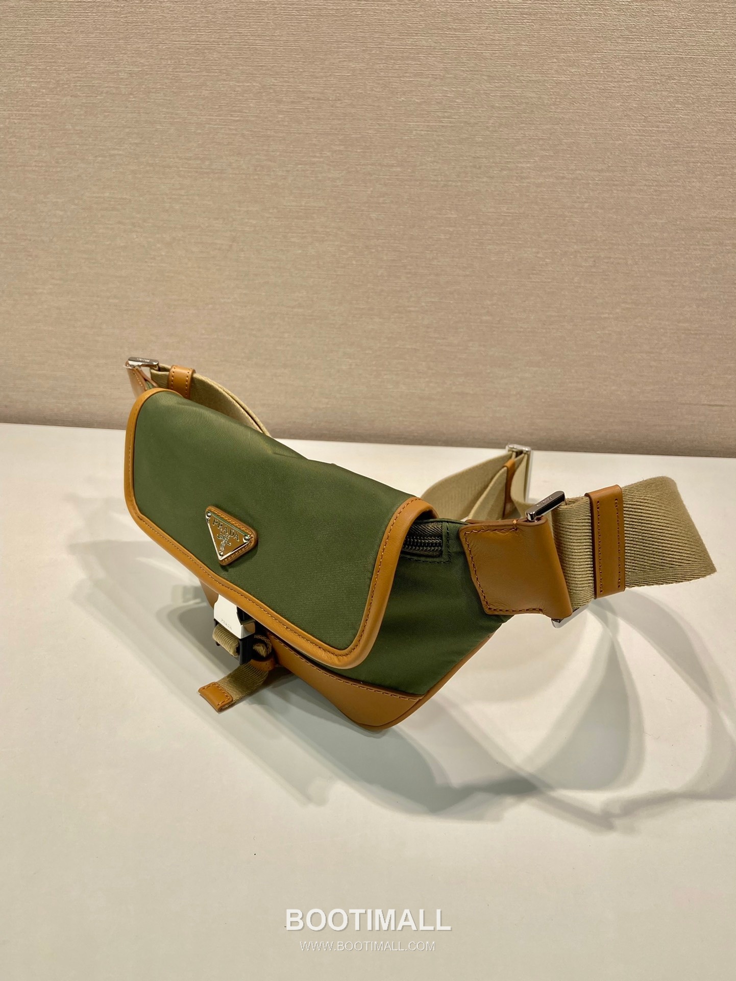 Prada Nylon Belt Bag with Leather Trim and Buckle Detail 프라다 나일론 가죽 트림 버클 디테일 벨트백 2VH176 18cm 3