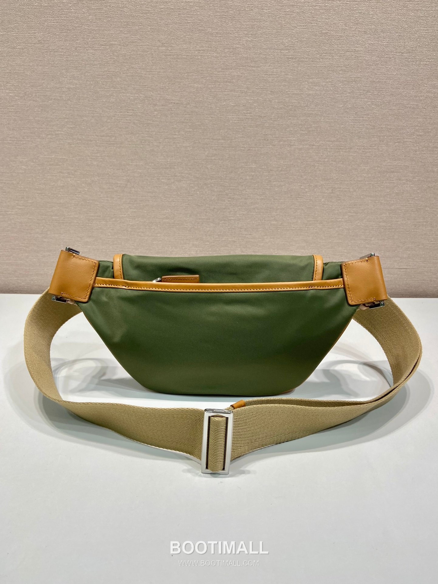 Prada Nylon Belt Bag with Leather Trim and Buckle Detail 프라다 나일론 가죽 트림 버클 디테일 벨트백 2VH176 18cm 4