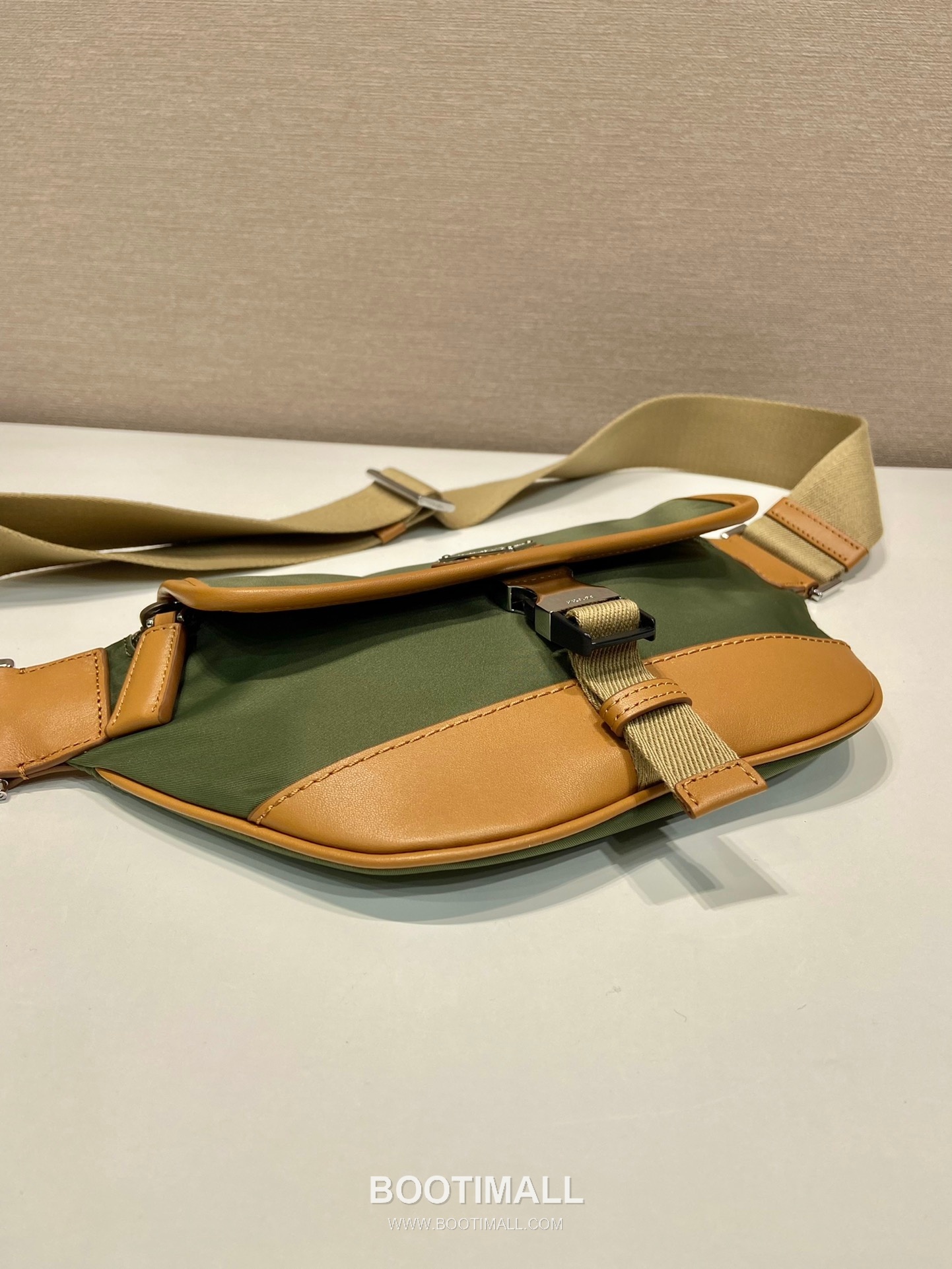 Prada Nylon Belt Bag with Leather Trim and Buckle Detail 프라다 나일론 가죽 트림 버클 디테일 벨트백 2VH176 18cm 6