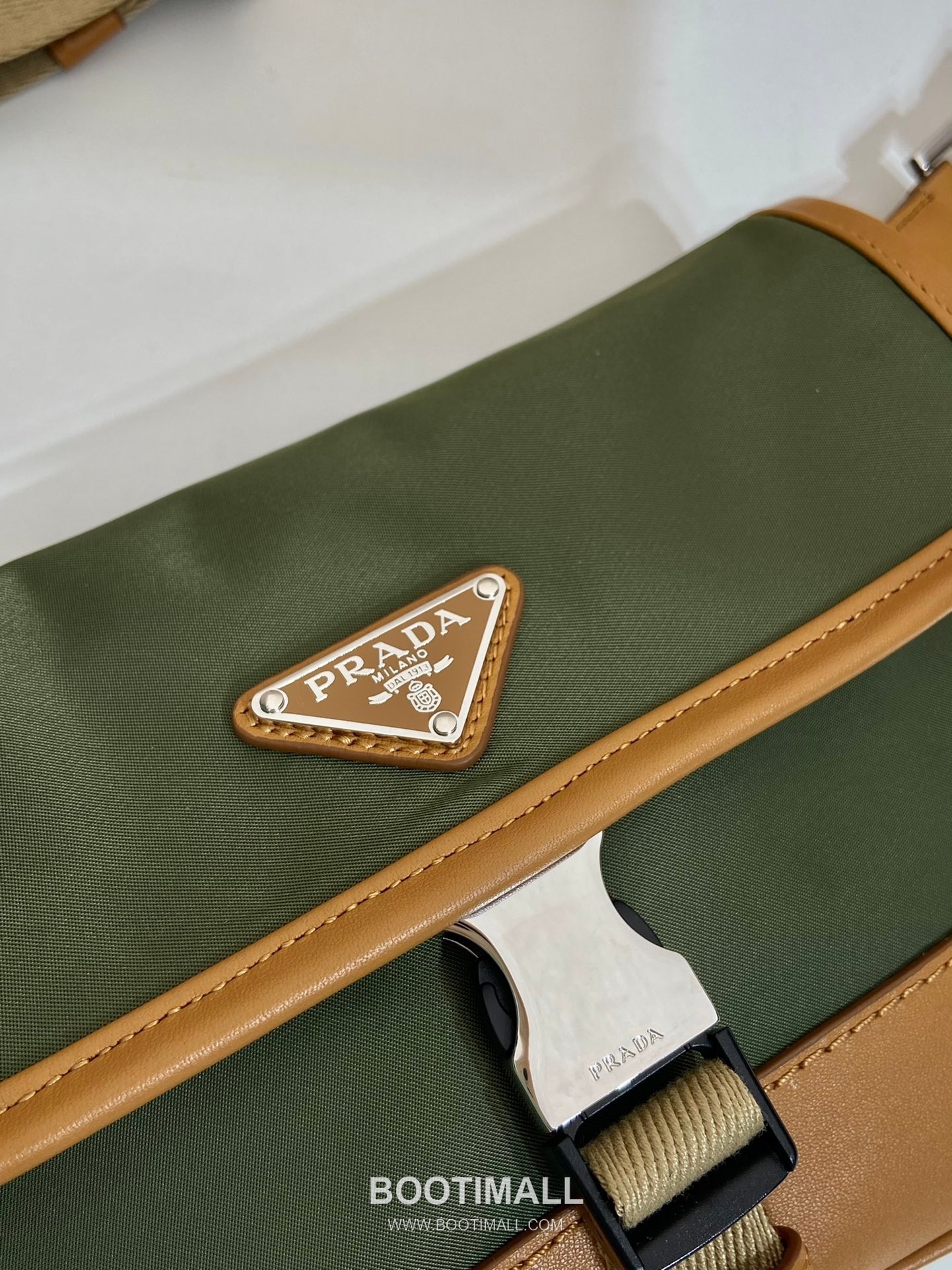 Prada Nylon Belt Bag with Leather Trim and Buckle Detail 프라다 나일론 가죽 트림 버클 디테일 벨트백 2VH176 18cm 8