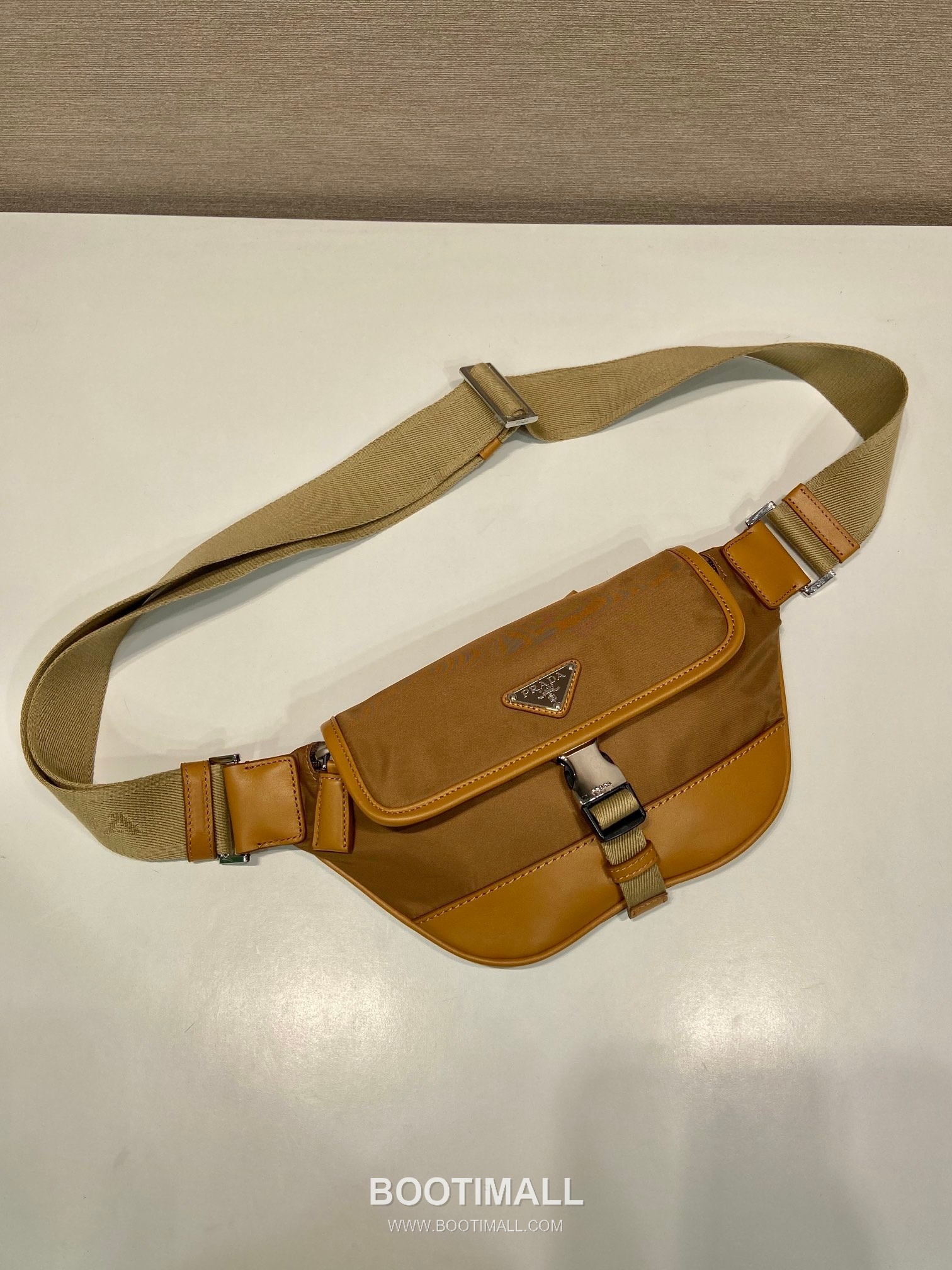 Prada Nylon Belt Bag with Leather Trim and Buckle Detail 프라다 나일론 가죽 트림 버클 디테일 벨트백 2VH176 18cm 2