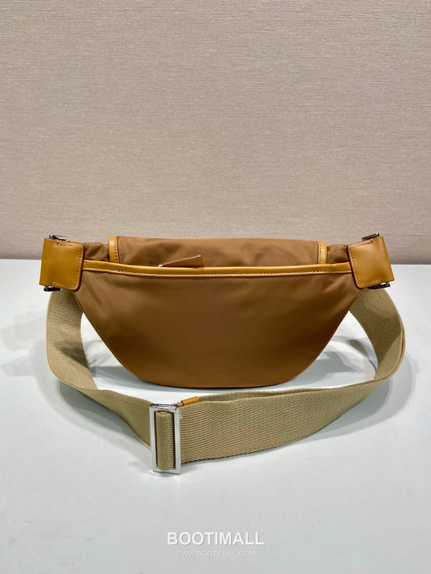 Prada Nylon Belt Bag with Leather Trim and Buckle Detail 프라다 나일론 가죽 트림 버클 디테일 벨트백 2VH176 18cm 4