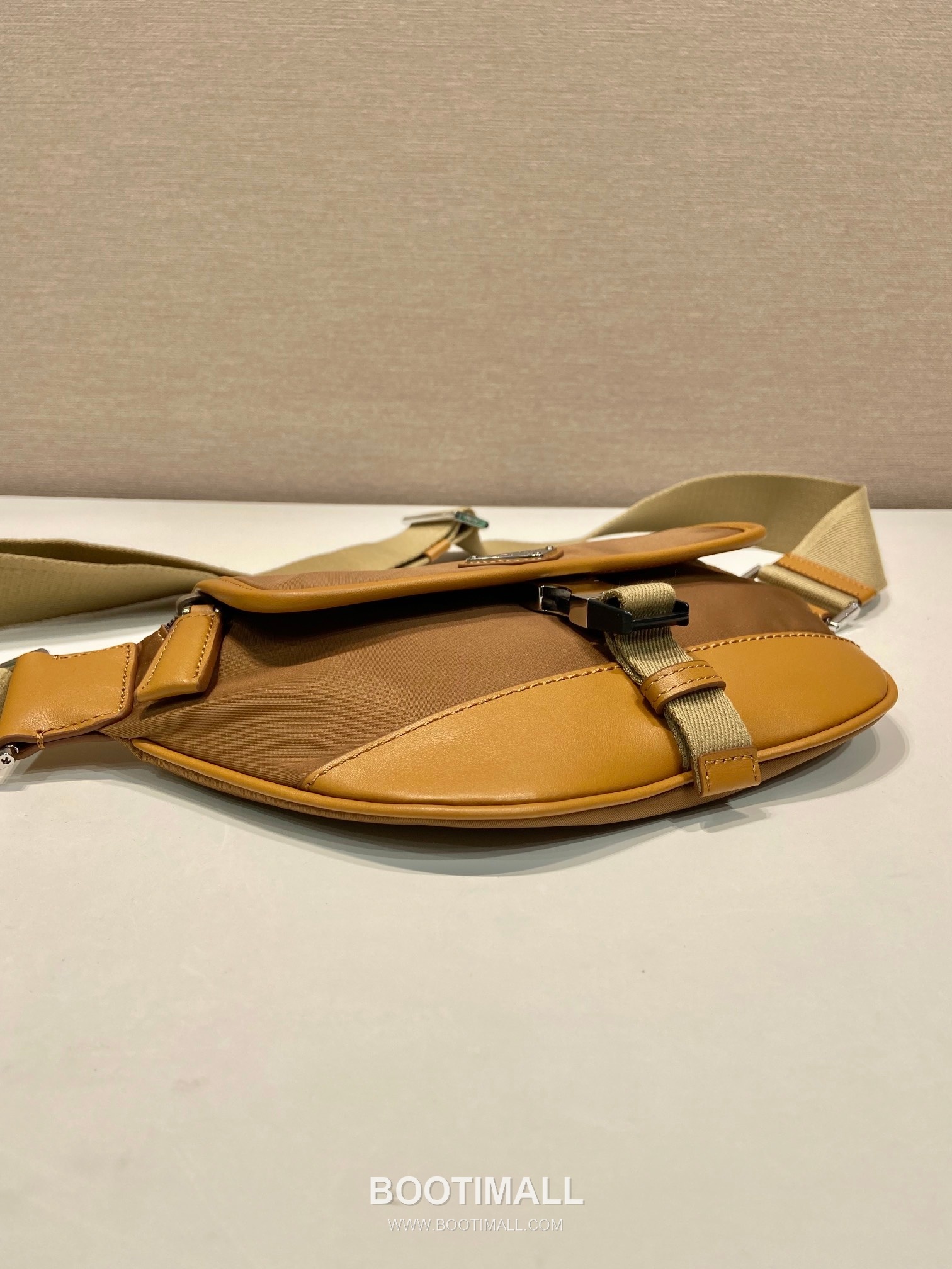 Prada Nylon Belt Bag with Leather Trim and Buckle Detail 프라다 나일론 가죽 트림 버클 디테일 벨트백 2VH176 18cm 5