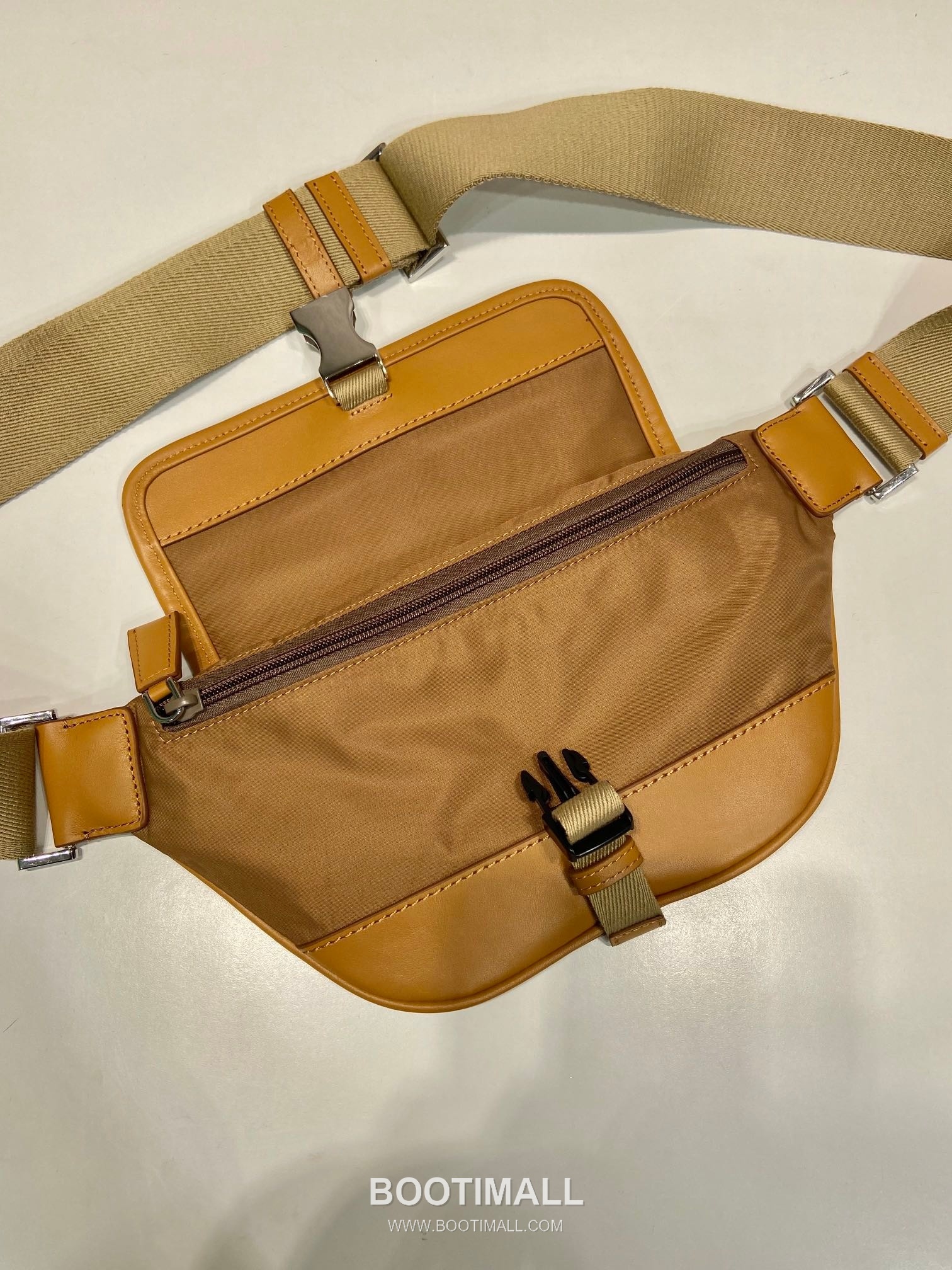 Prada Nylon Belt Bag with Leather Trim and Buckle Detail 프라다 나일론 가죽 트림 버클 디테일 벨트백 2VH176 18cm 6