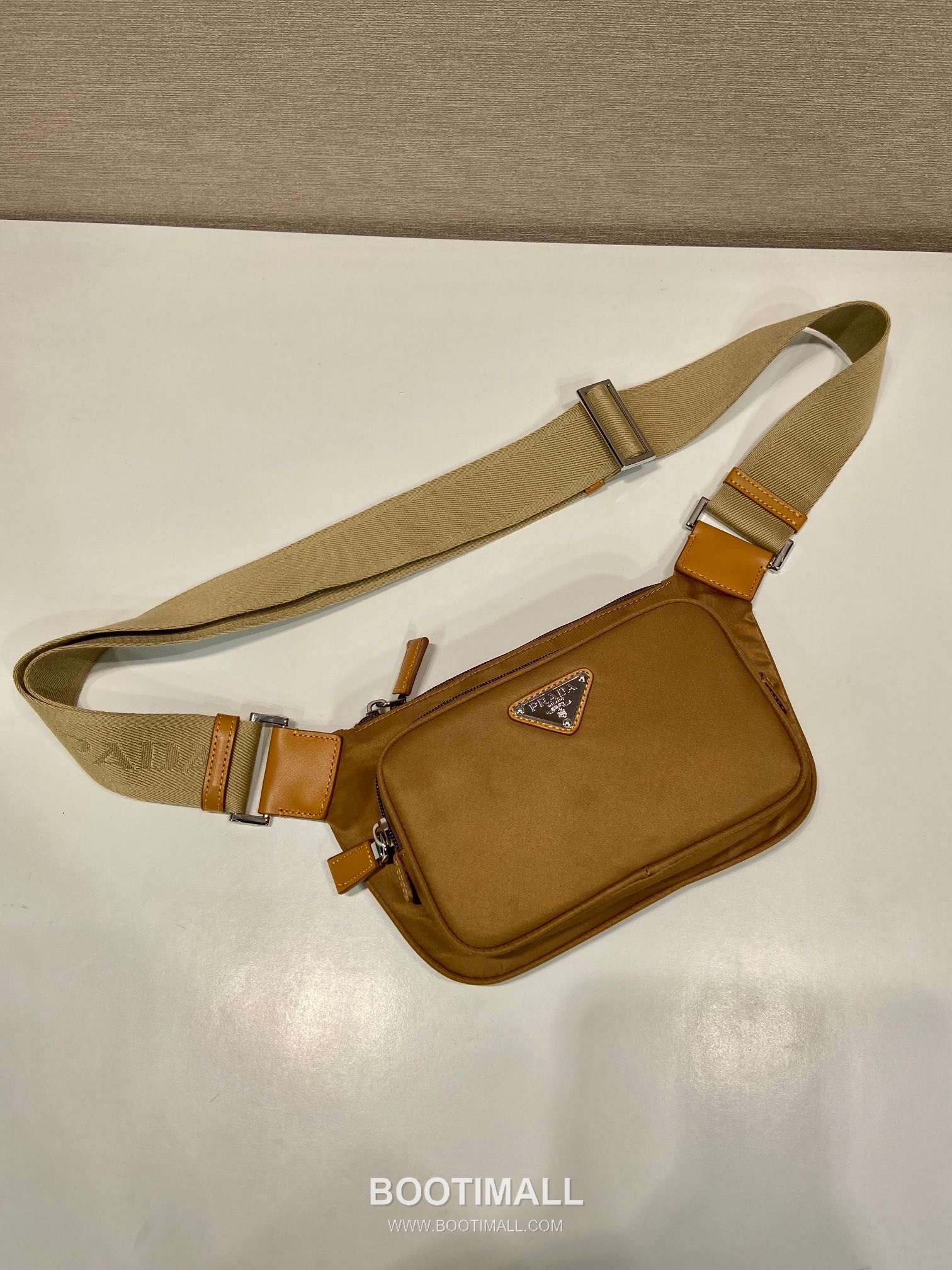 Prada Nylon Belt Bag with Adjustable Strap and Compact Design 프라다 나일론 조절 스트랩 컴팩트 벨트백 2VH128 19cm 2