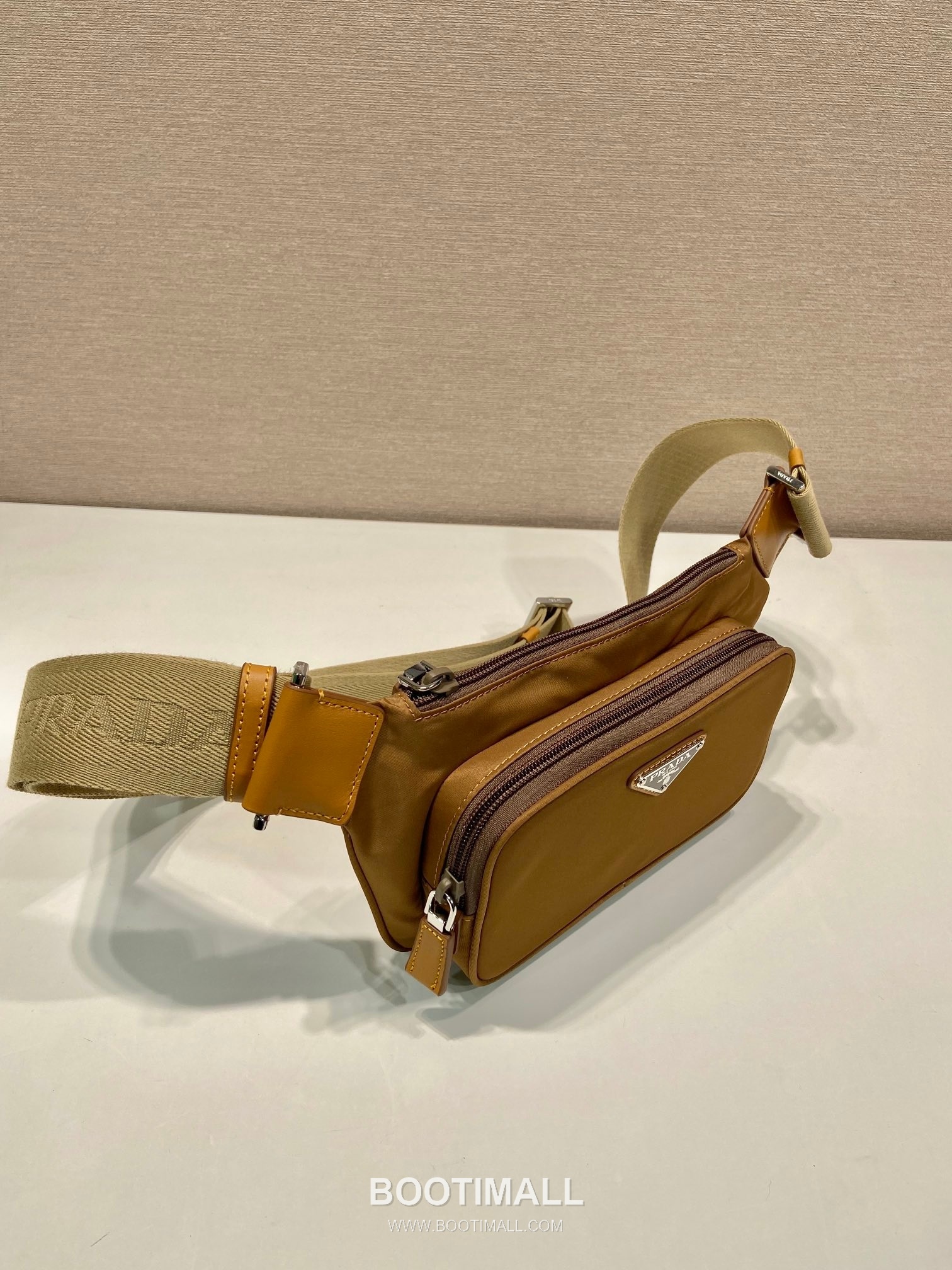 Prada Nylon Belt Bag with Adjustable Strap and Compact Design 프라다 나일론 조절 스트랩 컴팩트 벨트백 2VH128 19cm 3