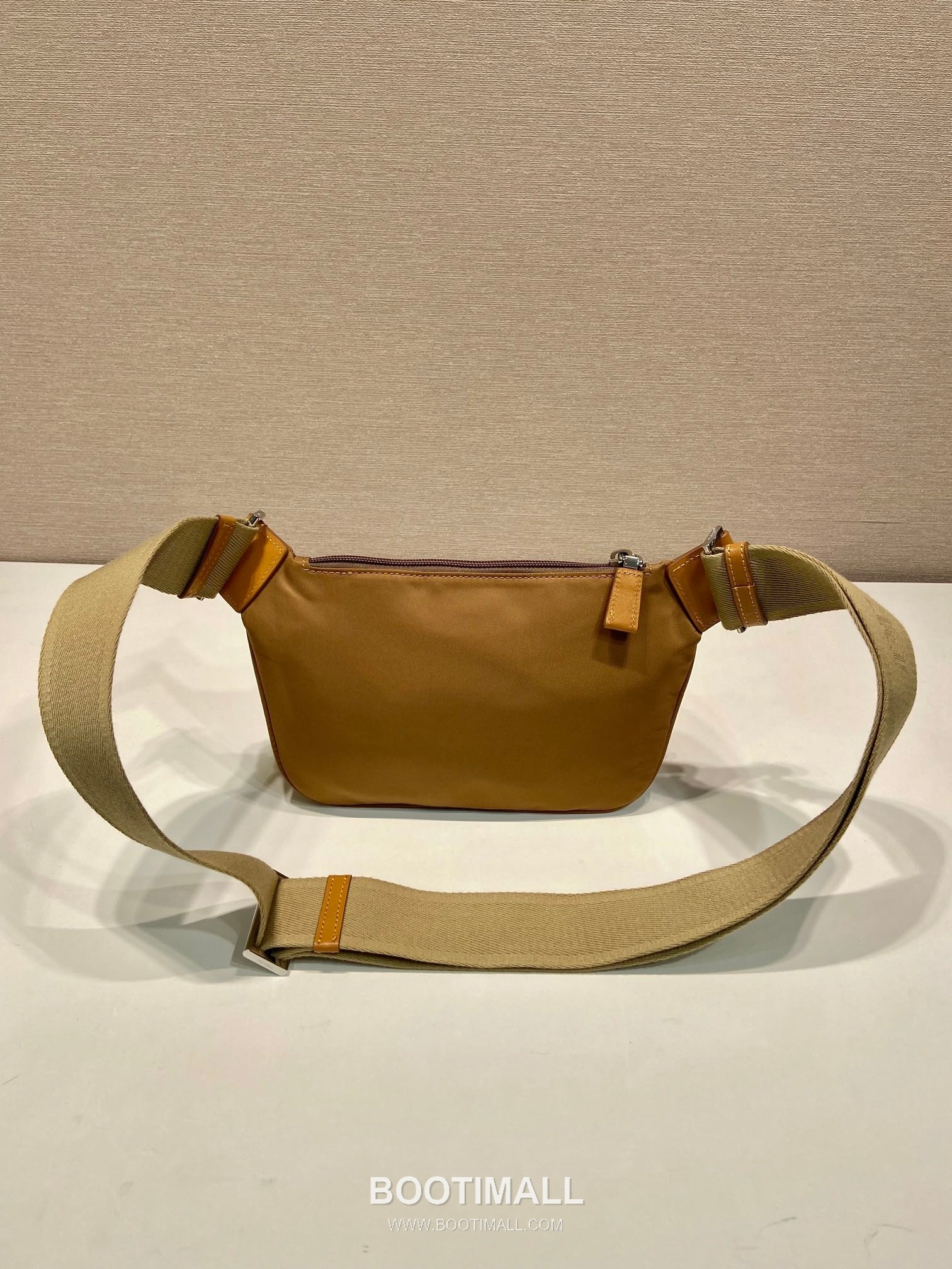 Prada Nylon Belt Bag with Adjustable Strap and Compact Design 프라다 나일론 조절 스트랩 컴팩트 벨트백 2VH128 19cm 4