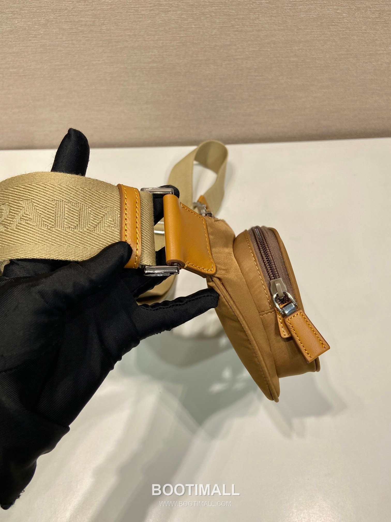 Prada Nylon Belt Bag with Adjustable Strap and Compact Design 프라다 나일론 조절 스트랩 컴팩트 벨트백 2VH128 19cm 7