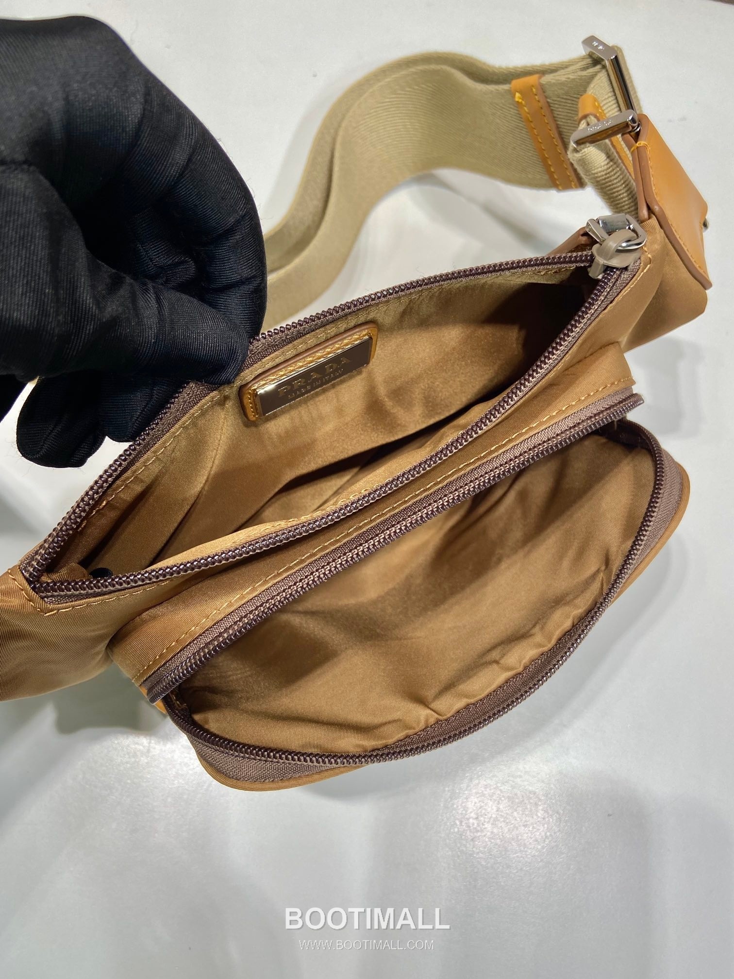 Prada Nylon Belt Bag with Adjustable Strap and Compact Design 프라다 나일론 조절 스트랩 컴팩트 벨트백 2VH128 19cm 8