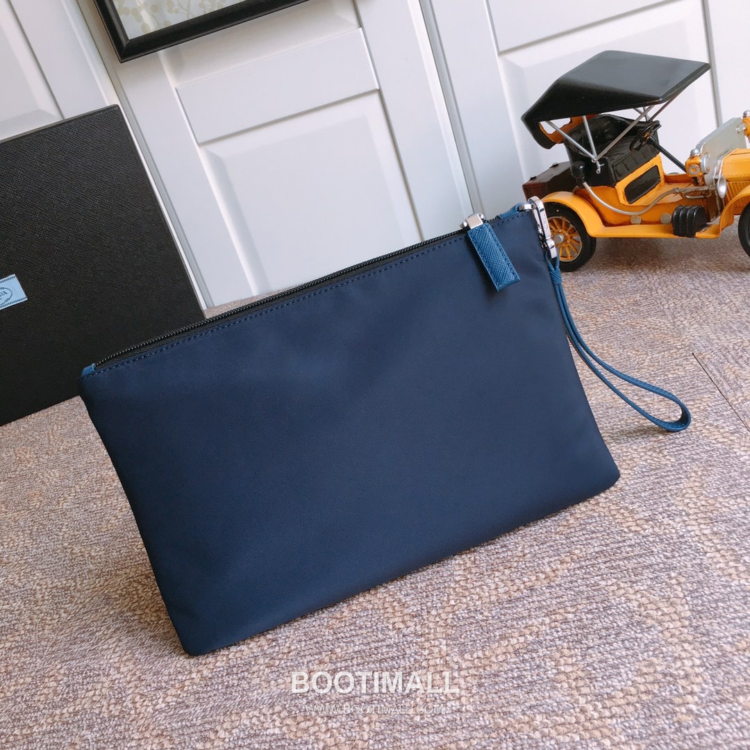 Prada Nylon Saffiano Leather Clutch Bag with Wrist Strap and Zip Pocket 프라다 나일론 사피아노 레더 스트랩 지퍼 클러치백 2NH007 28cm 3