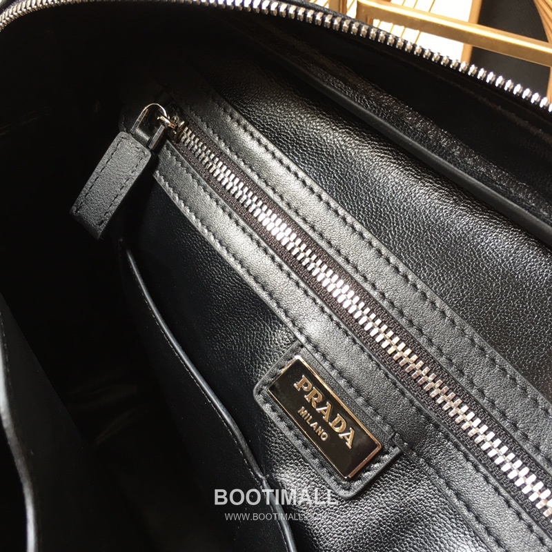 Prada Calfskin Leather Tote Bag with Front Pocket and Multi Compartment 프라다 카프스킨 가죽 프론트 포켓 멀티 컴파트먼트 토트백 0912 38cm 9