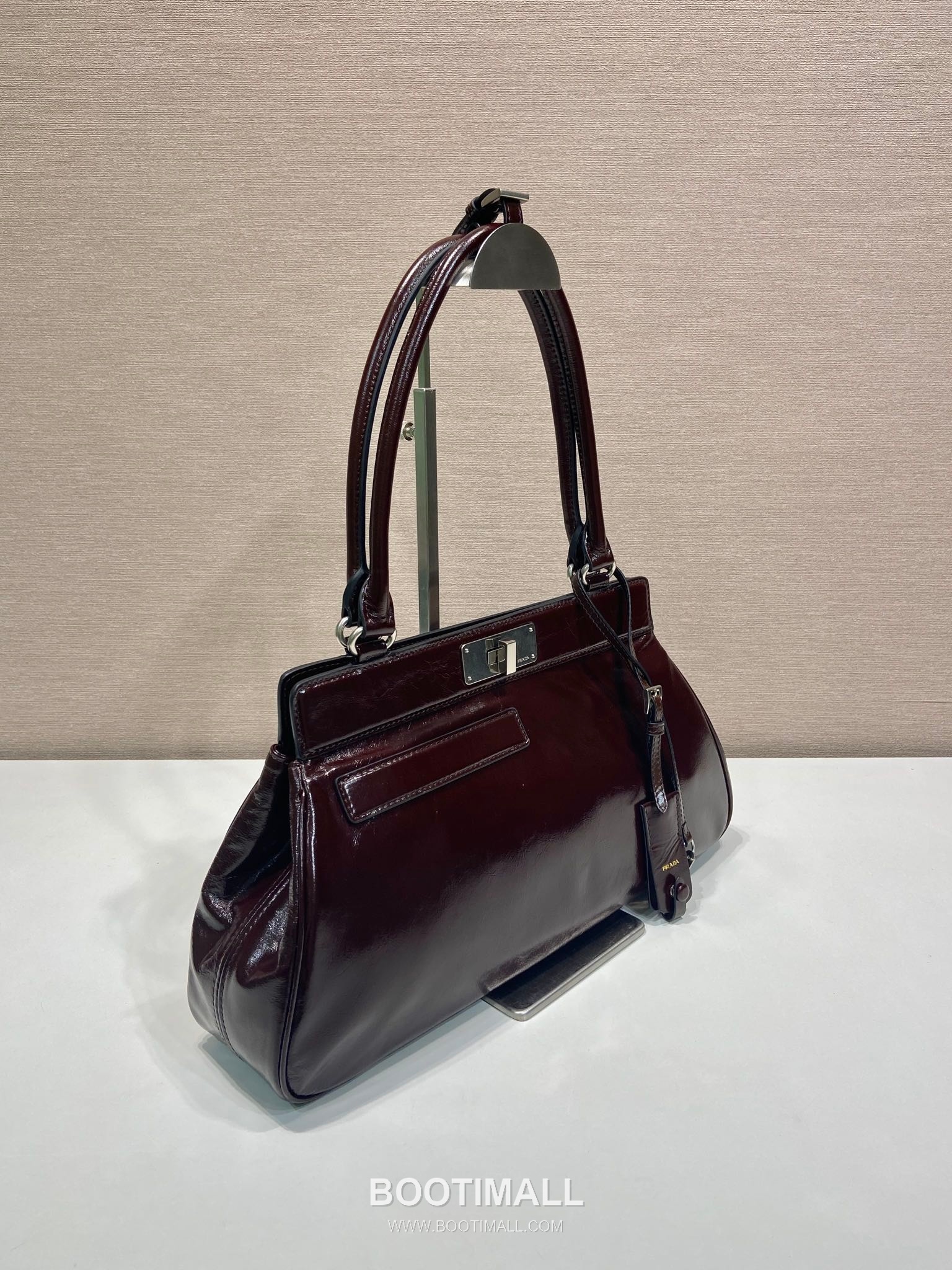 Prada Oil Wax Leather Tote Bag with Front Back Pocket and Turn Lock Detail 프라다 오일왁스 가죽 앞뒤 포켓 턴락 토트백 1BG569 38cm 3