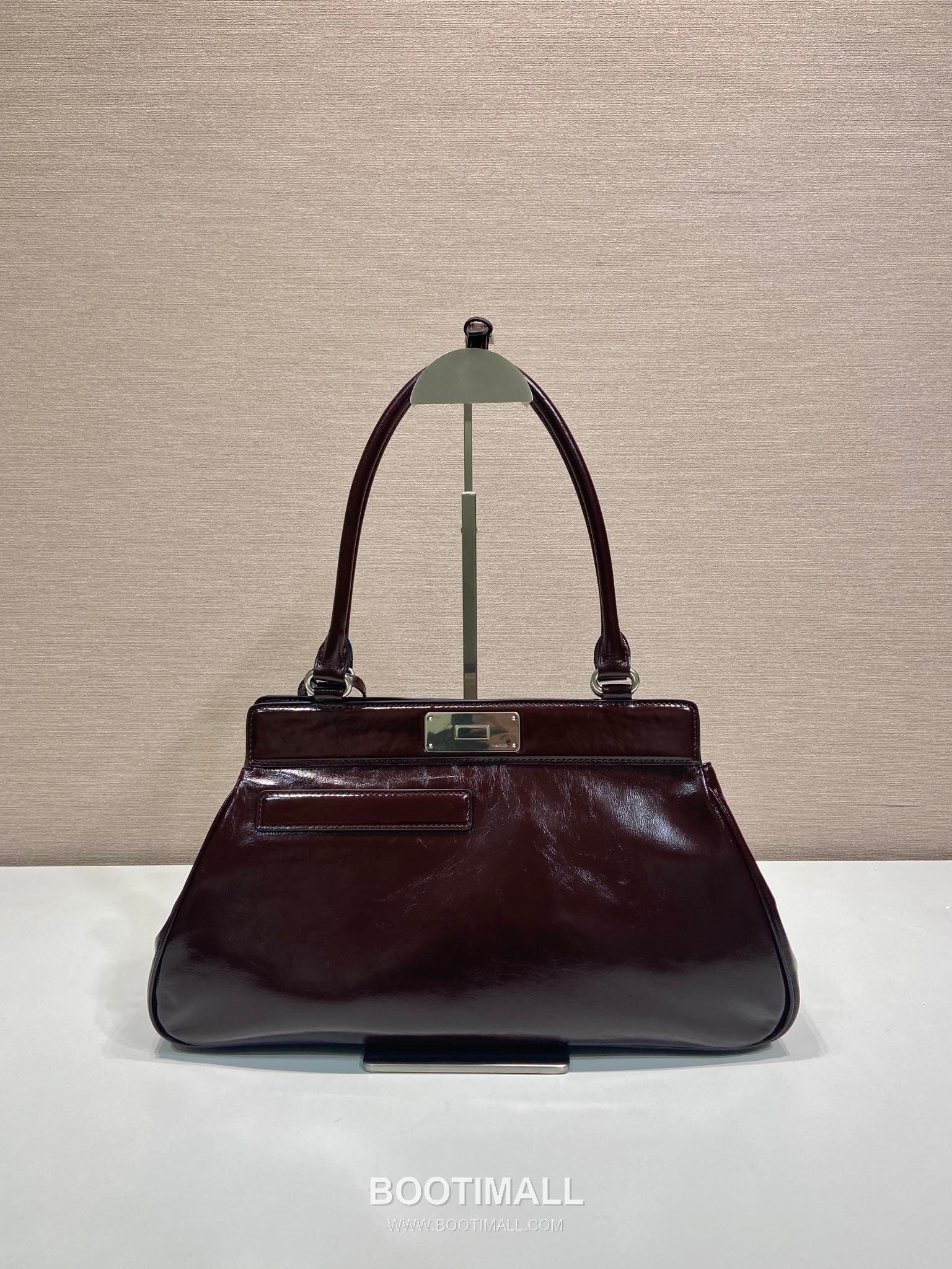 Prada Oil Wax Leather Tote Bag with Front Back Pocket and Turn Lock Detail 프라다 오일왁스 가죽 앞뒤 포켓 턴락 토트백 1BG569 38cm 4