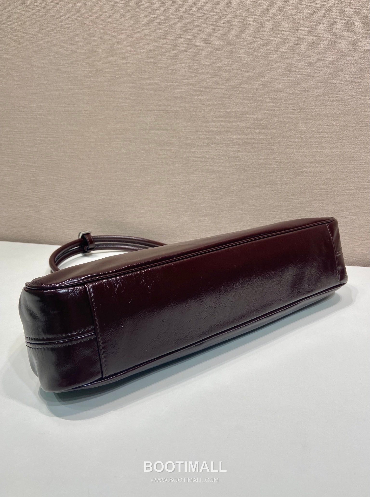 Prada Oil Wax Leather Tote Bag with Front Back Pocket and Turn Lock Detail 프라다 오일왁스 가죽 앞뒤 포켓 턴락 토트백 1BG569 38cm 6