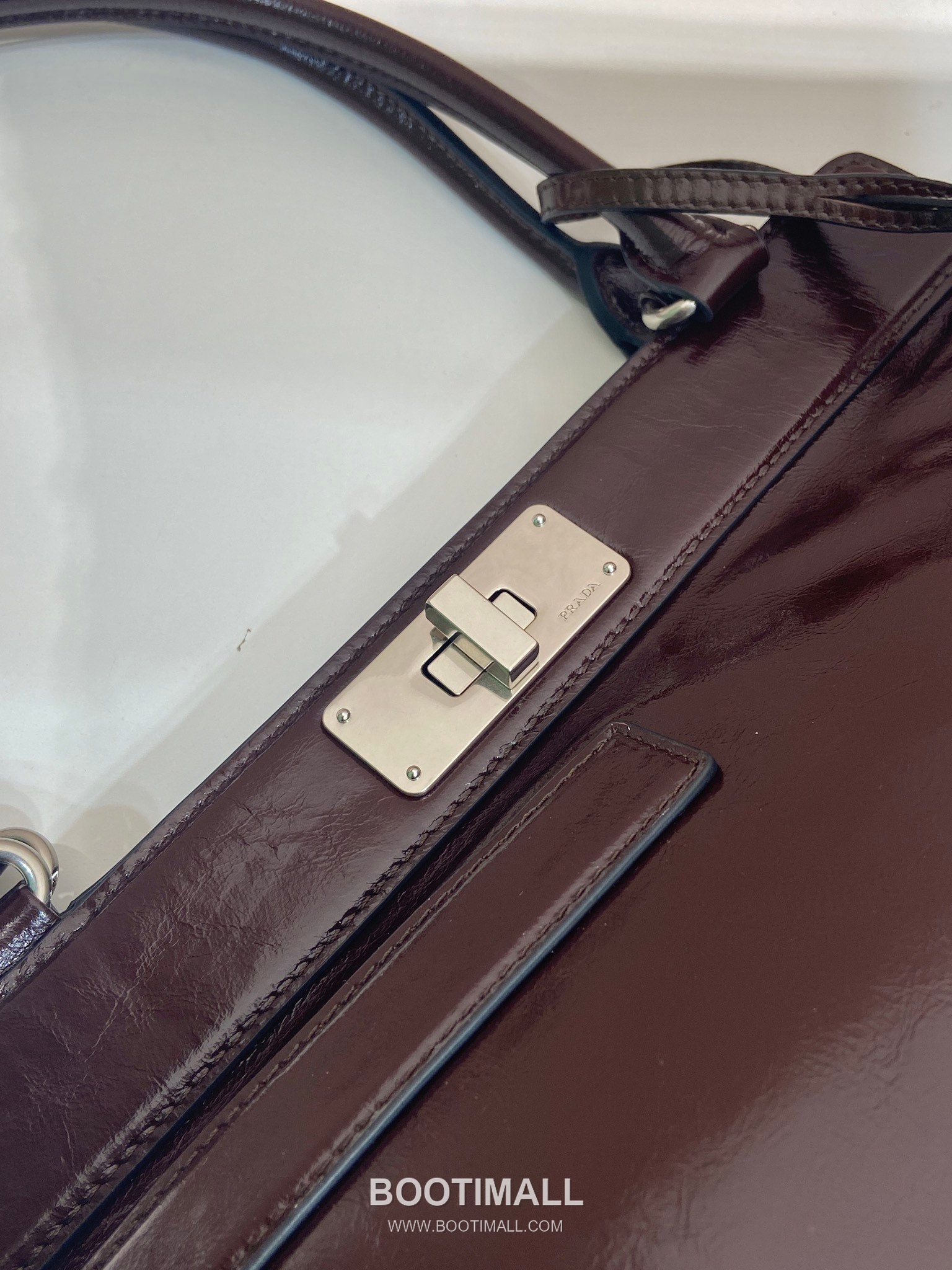 Prada Oil Wax Leather Tote Bag with Front Back Pocket and Turn Lock Detail 프라다 오일왁스 가죽 앞뒤 포켓 턴락 토트백 1BG569 38cm 7